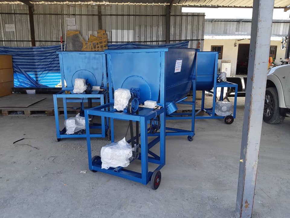 เครื่องผสมปุ๋ย ถังเหล็กเคลือบสี แนวนอน ขนาด 500kg มอเตอร์ 5HP