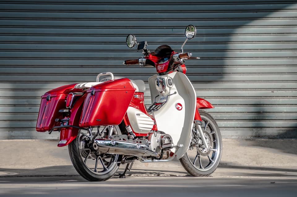 กระเป๋าซ้ายขวา AsurA HONDA C125 มีสีตามตัวรถราคา7900