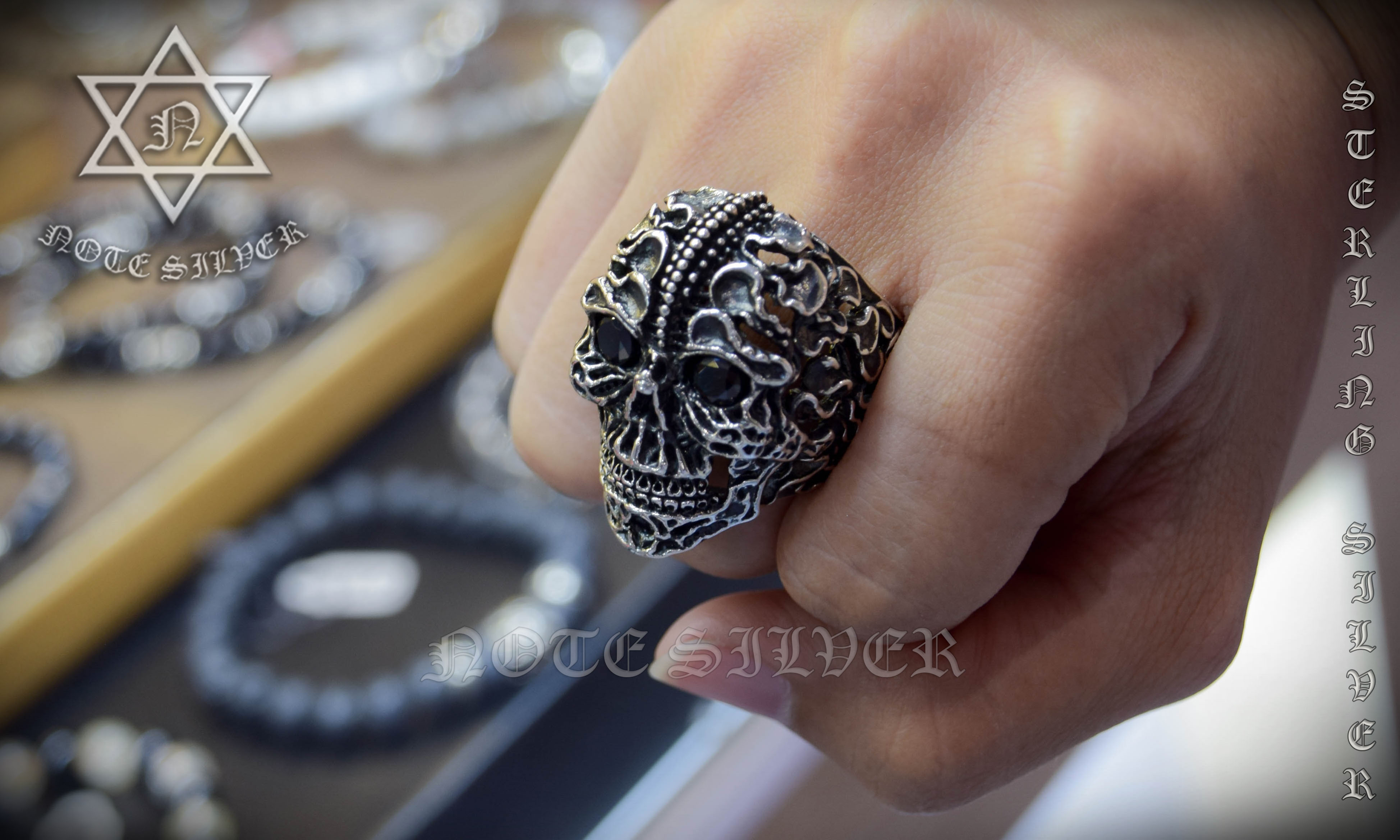แหวนเงินแท้ กะโหลกฝังตานิล Sterling Silver 925 NSRG1359
