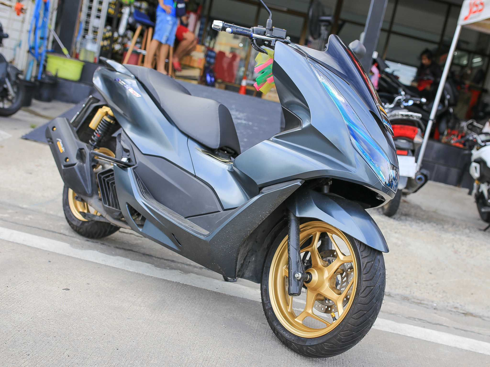 สับล้อสีม่วงเอฟเฟคพร้อมใส่ ราคา 2500 บาท สีทอง ราคา1800