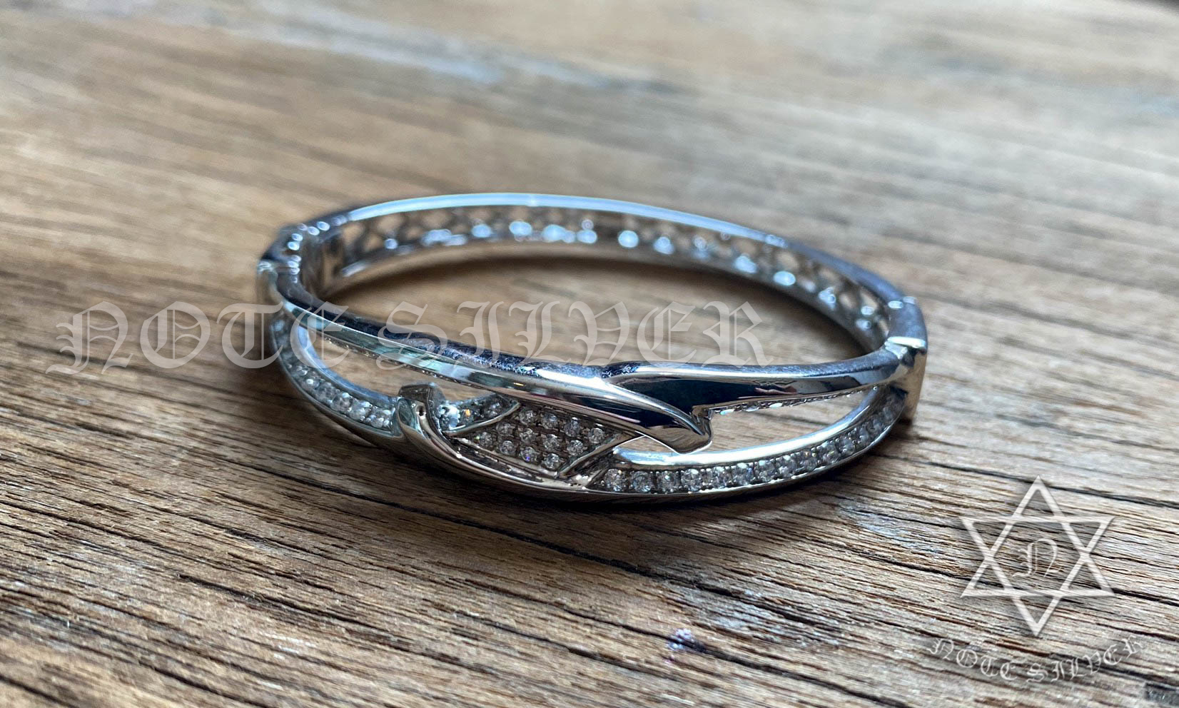 กำไลข้อมือเงินแท้ชุบทองคำขาวฝังเพชรเกรดพรีเมี่ยม Sterling Silver 925 NSWB1555