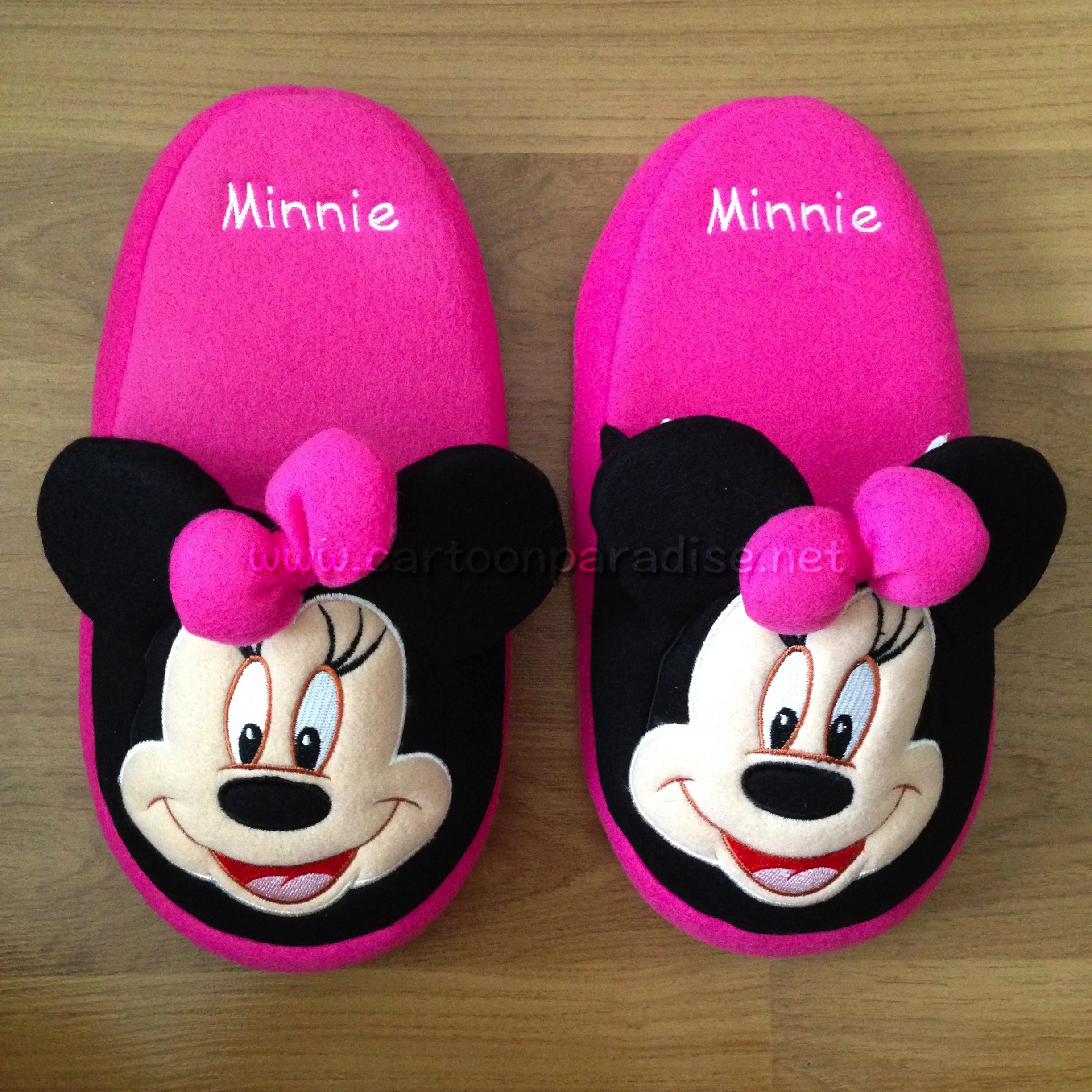 รองเท้าใส่ในบ้านมินนี่ เมาส์ Minnie Mouse Slippers ลิขสิทธิแท้ สำหรับผู้ใหญ่