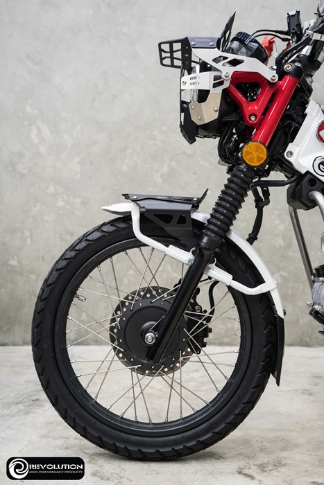 ตะแกรงบังโคลนหน้า REVOLUTION CT125 มีสีดำ สีเงิน ราคา1790