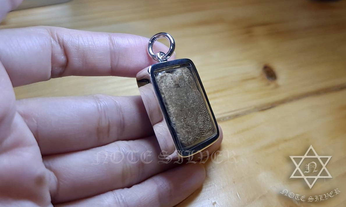 เลี่ยมพระเงินแท้ เลี่ยมจับขอบเรียบแบบเป็นสันเหลี่ยม Sterling Silver 925 NSSV2651