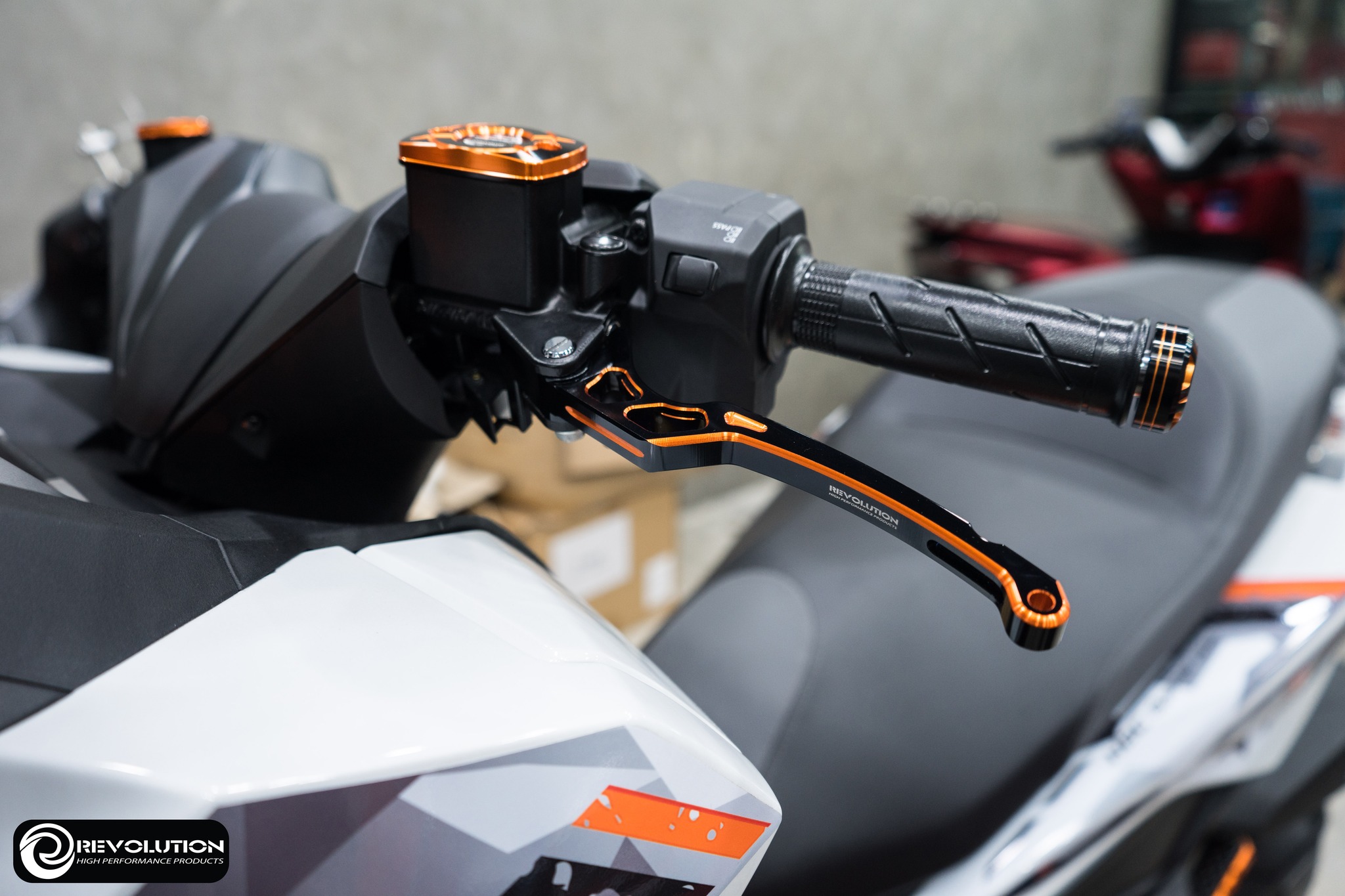 มือเบรค REVOLUTION FORZA350 2-Tone