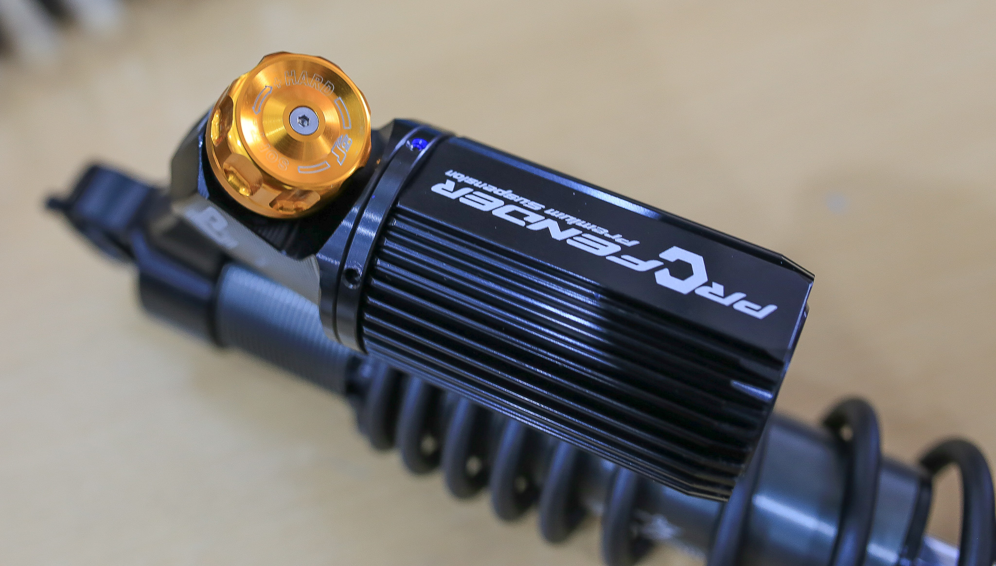 เม็ดปรับคอมเพสชั่นแต่ง สำหรับโช๊ค Profender เท่านั้น Js Racing ผลิตจากวัสดุอลูมิเนียม cnc ไดร์สี ราคา650 - เพิ่มความสวยงามให้กับโช๊คprofenderของลูกค้า - มีสี แดง ทอง เขียว ม่วง เทา น้ำเงิน