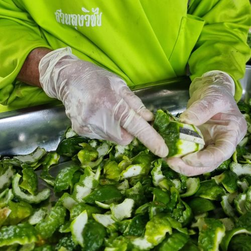 ผิวมะกรูด Dried Kaffir Lime ผิวมะกรูดแห้ง เปลือกมะกรูด มะกรูด อบใหม่ จาก OTOP ออกใบกำกับได้ ขนาด 500 กรัม