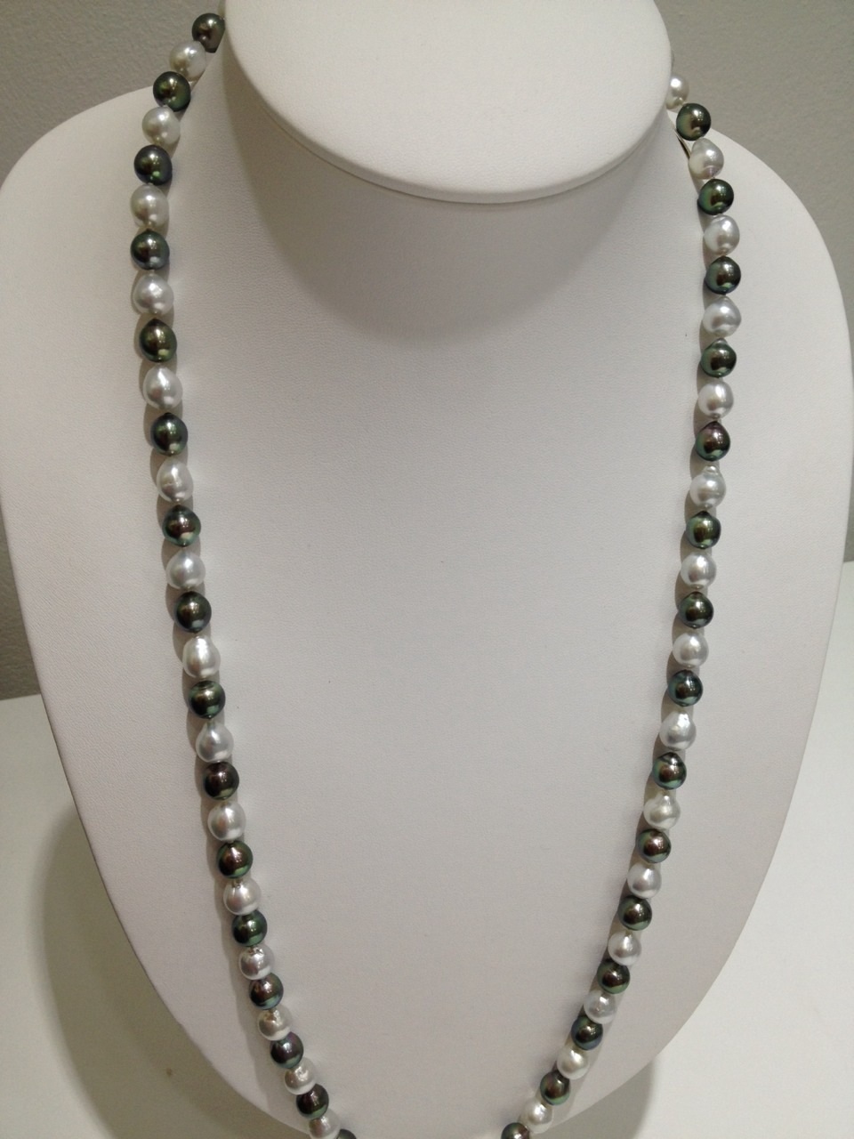 ไข่มุก south sea ขนาด 9-10.9มิล กลม สีขาวสลับสีดำ