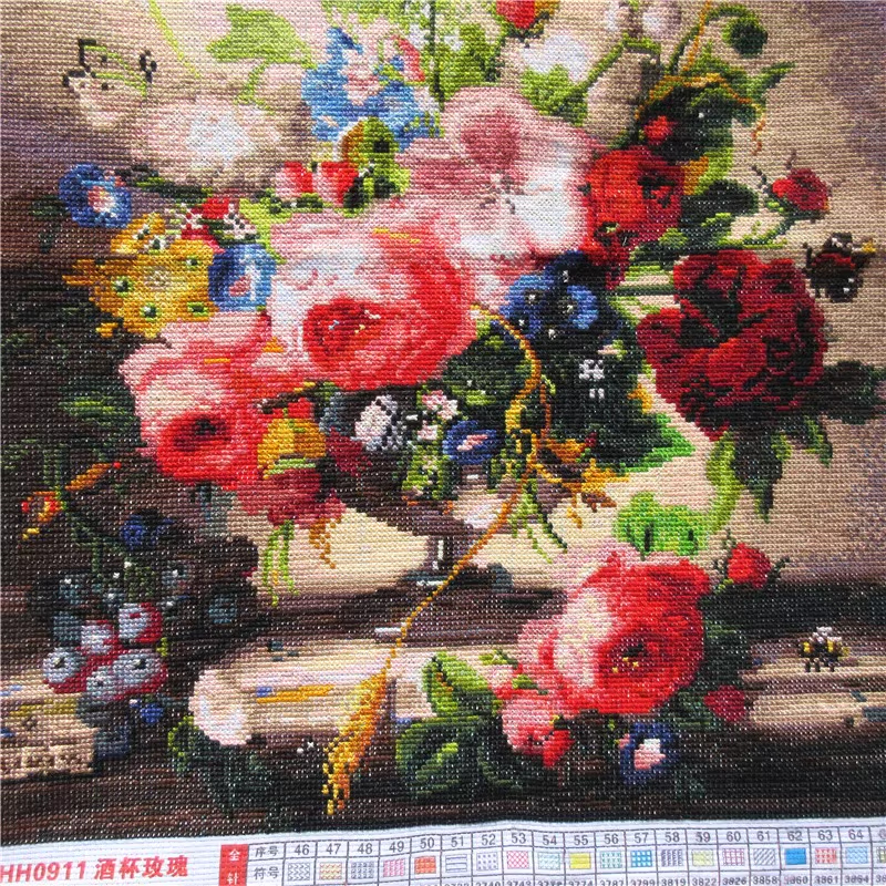 rose-1003 *สินค้าหมด* ชุดปักครอสติช ลายกุหลาบในแจกันแก้ว (ปักเต็มผืนผ้า ไม่มีเดินเส้น ผ้า11CT พิมพ์ลาย ปักครั้งละ 3 เส้นเล็ก) ขนาด 52*63 ซม.ผ้าครอสติช 11CTพิมพ์ลายปักบนผ้า ไหมคอตตอน 65 สี ผังลาย เข็ม