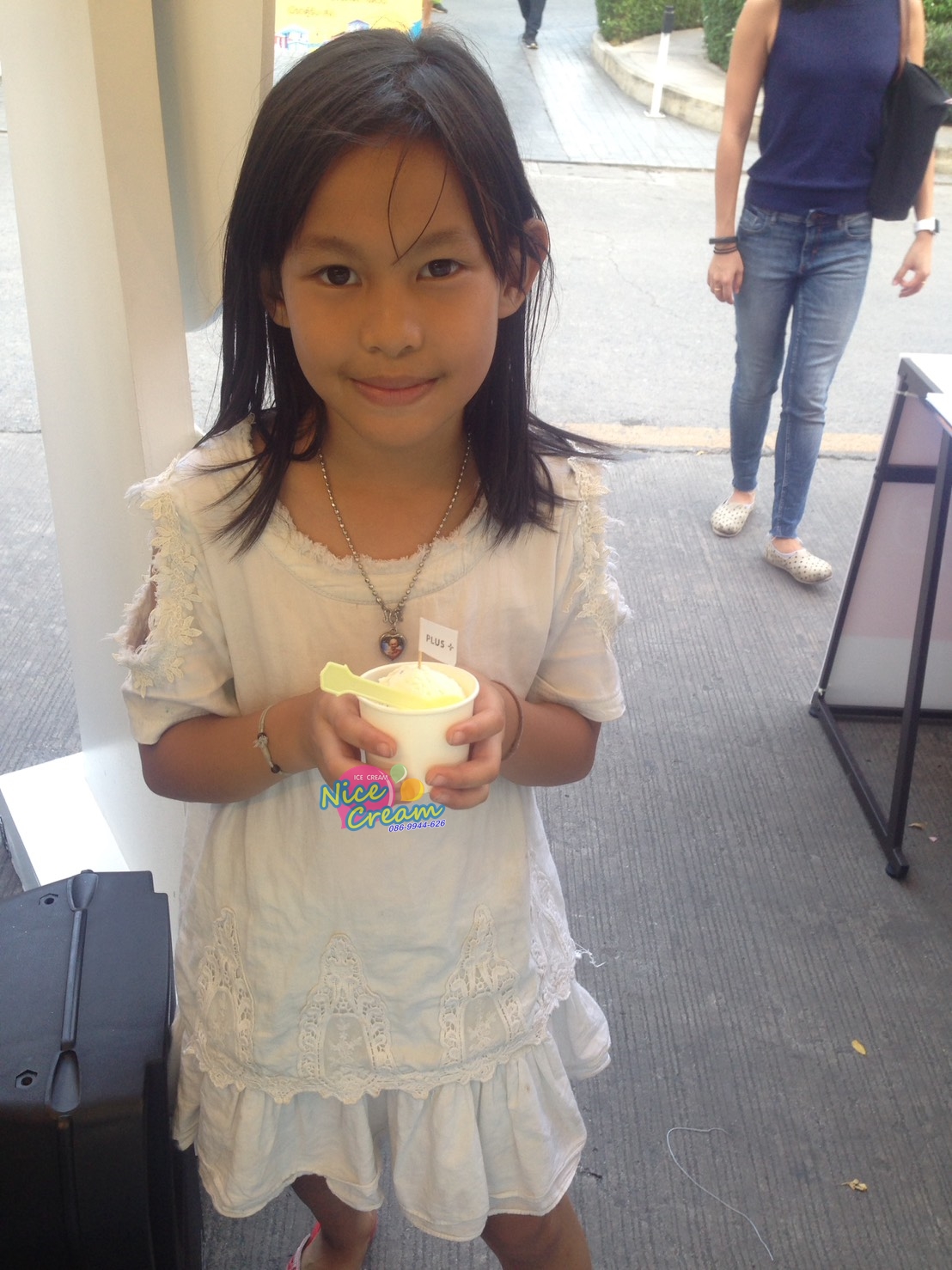 อกงานแจกไอศครีมในนาม บริษัท พลัส พร็อพเพอร์ตี้ จำกัด @ Habito mall วันที่ 16-17 ธ.ค. 2560 งาน Sansiri Market Fest