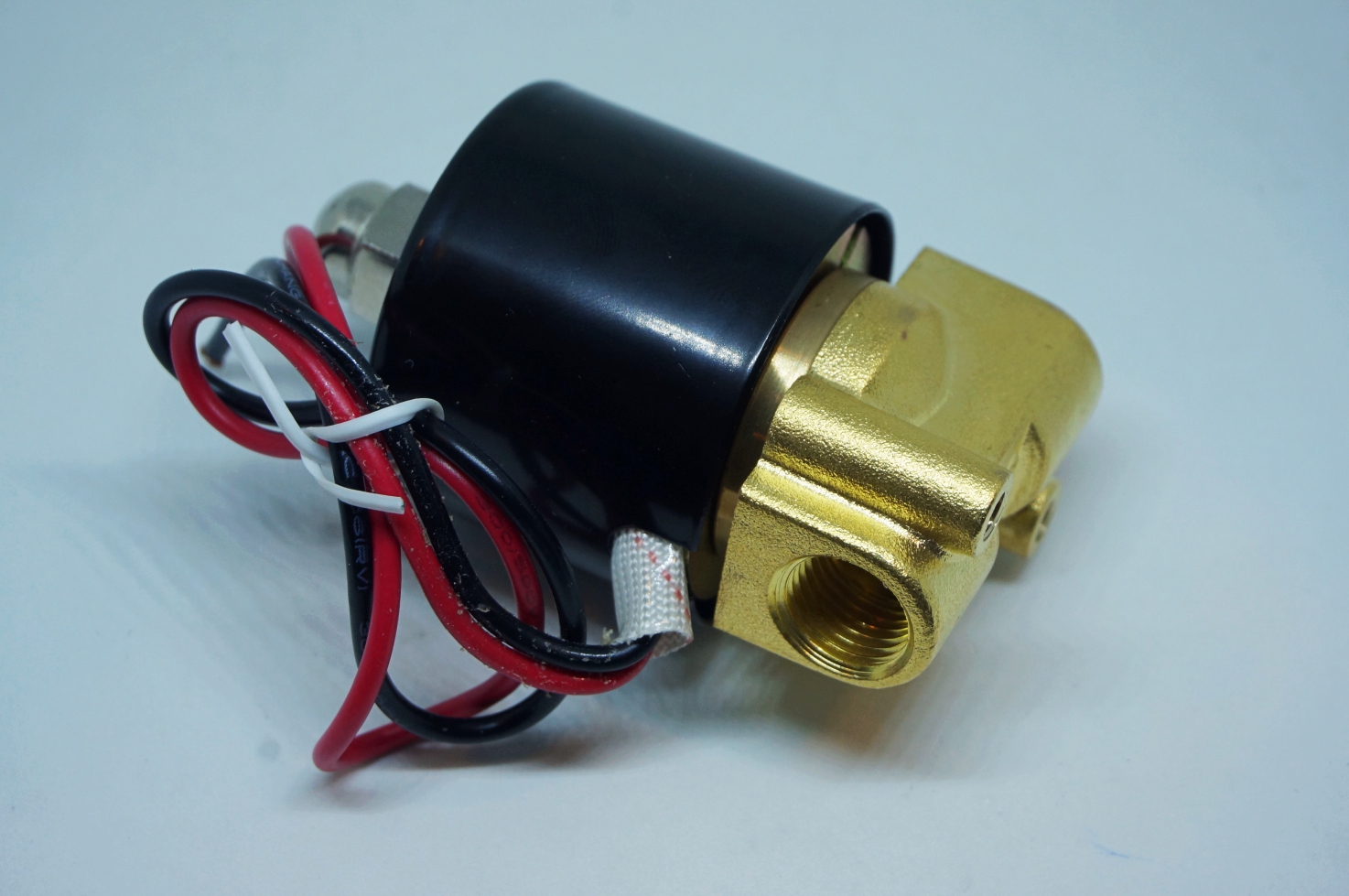 โซลินอยด์วาล์วทองเหลือง 12VDC 1/4" (2 หุน)