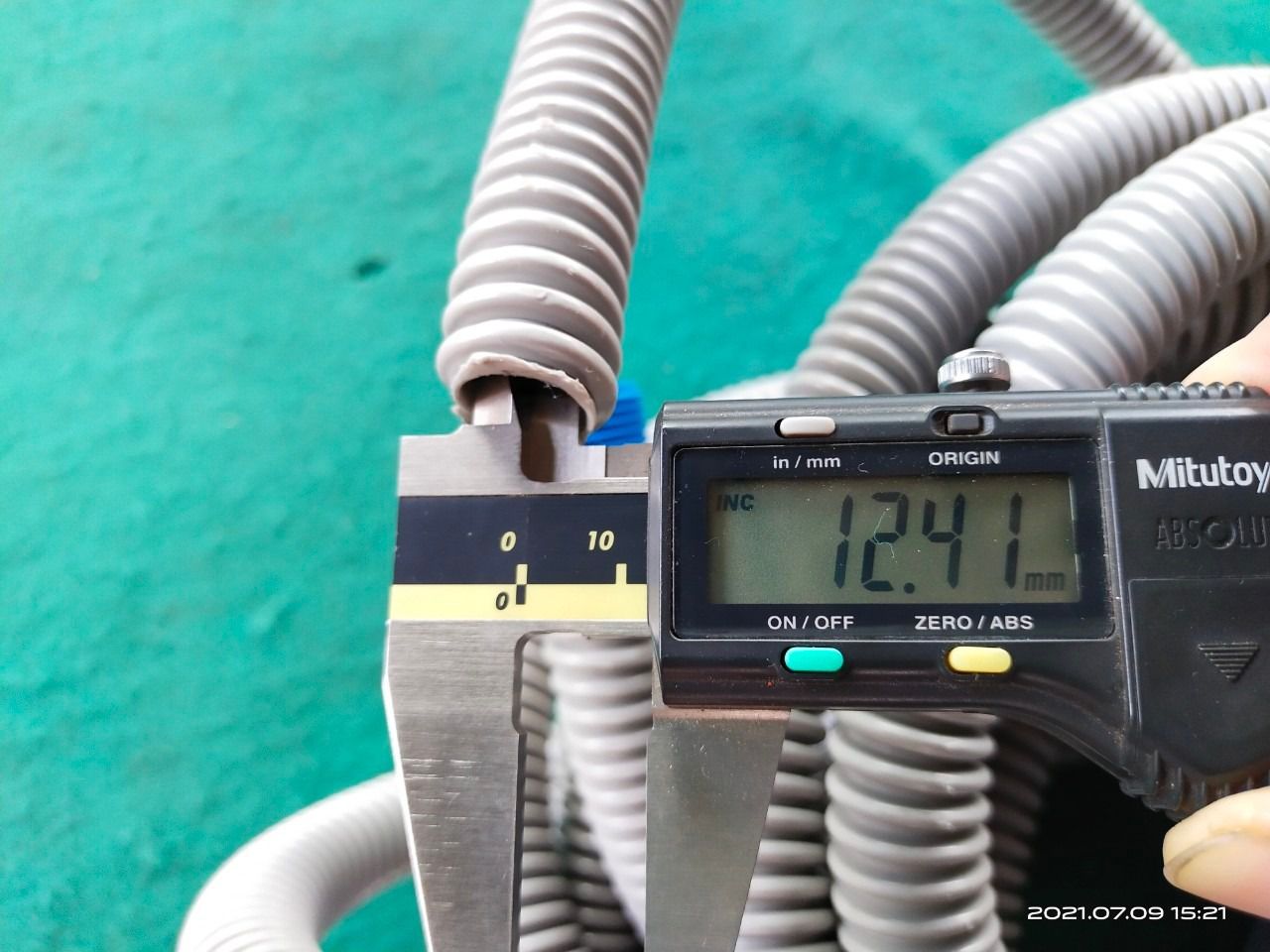 ท่อกระดูกงู ร้อยสายไฟ ขนาด 12 มิล