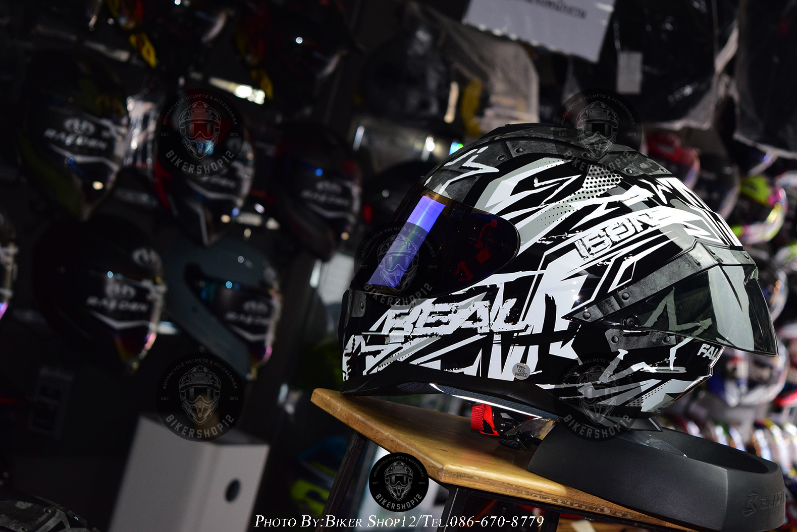 หมวกกันน็อค REAL รุ่น Falcon ลาย ICON สี ขาว-ดำ