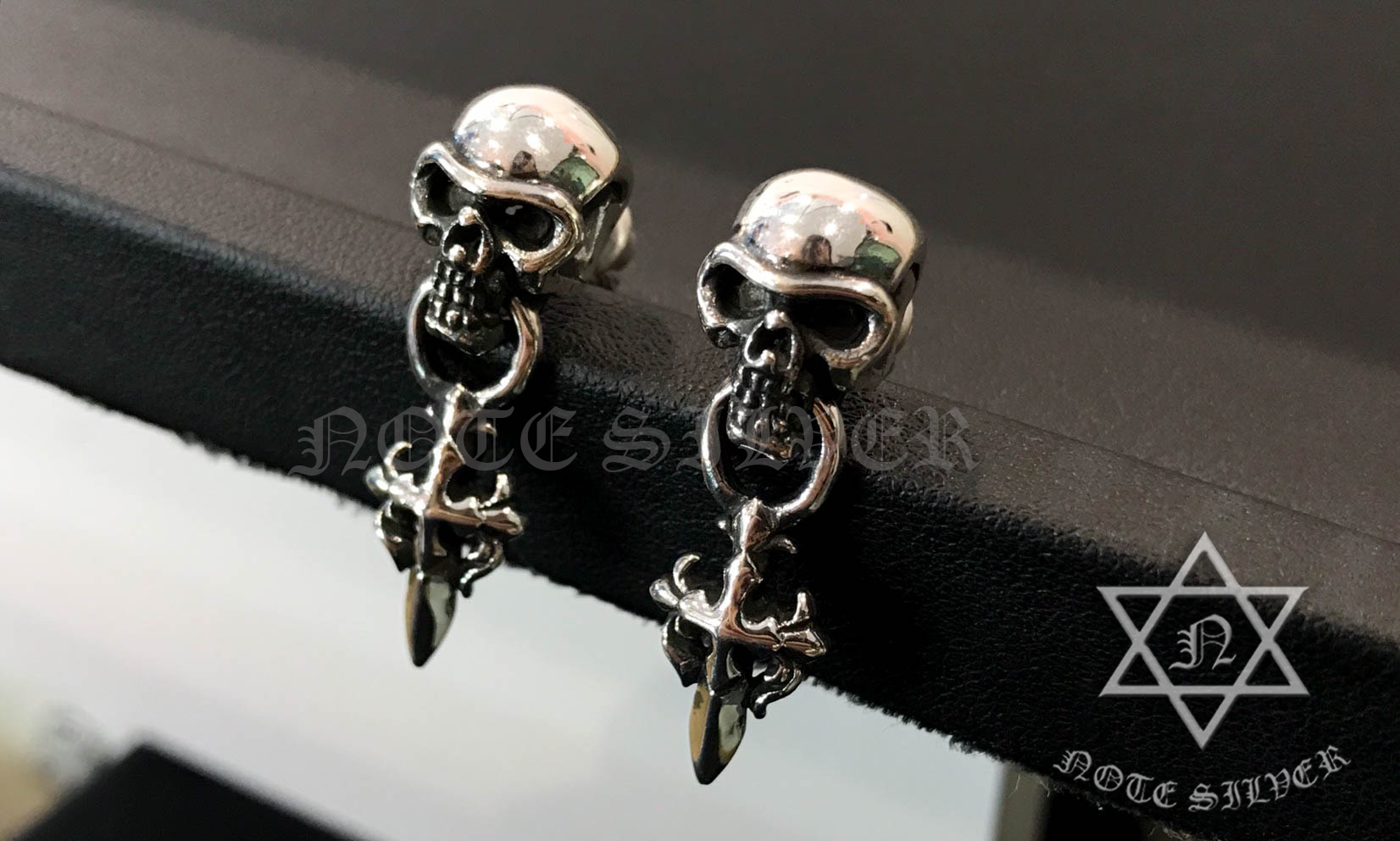 ต่างหูเงินแท้ ลายหัวกะโหลกห้อยกางเขน Sterling Silver 925 NSER2202
