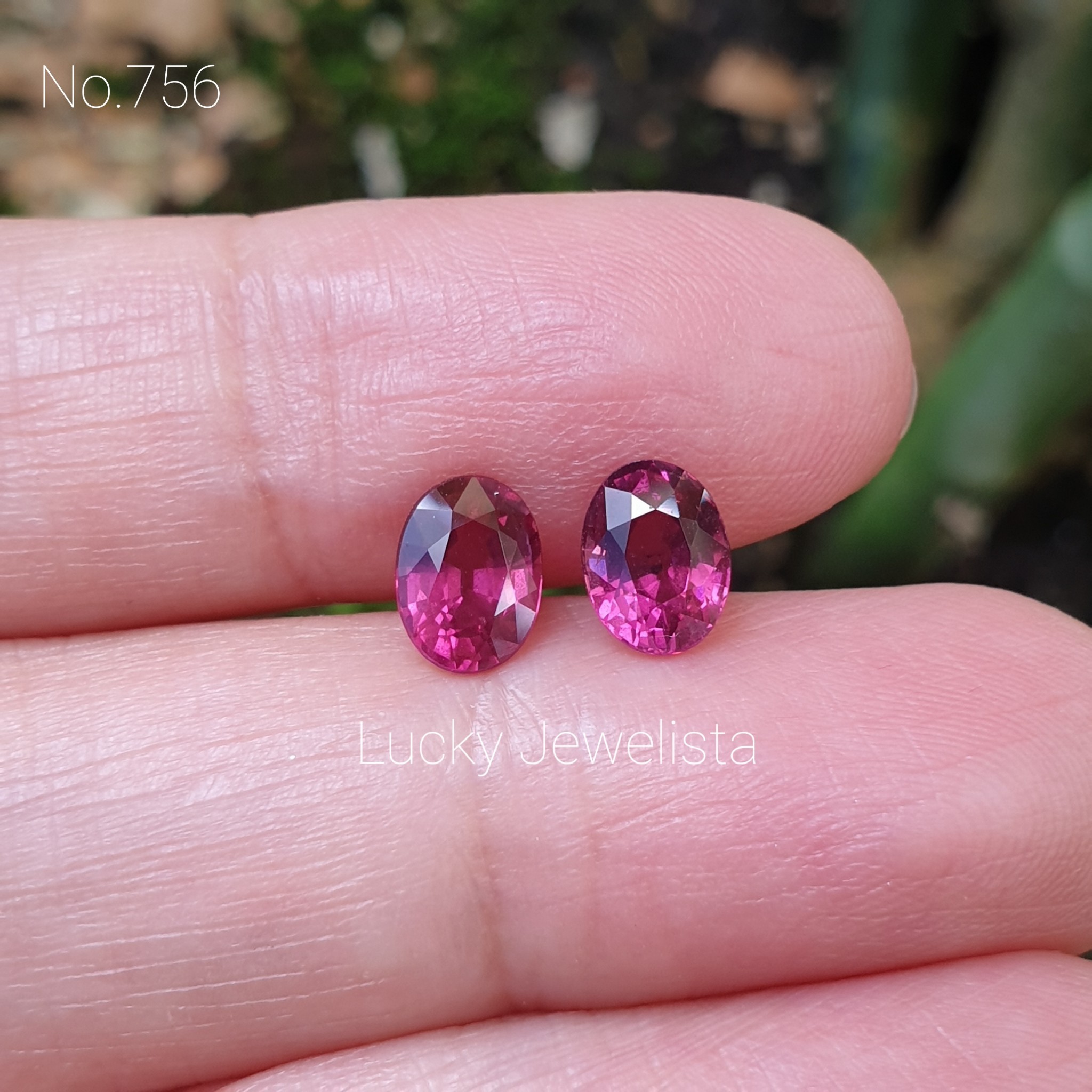 พลอยโรโดไลท์ การ์เนท Rhodolite Garnet เซตคู่ สีชมพูอมม่วง รวม 2.4 กะรัต ทรงไข่