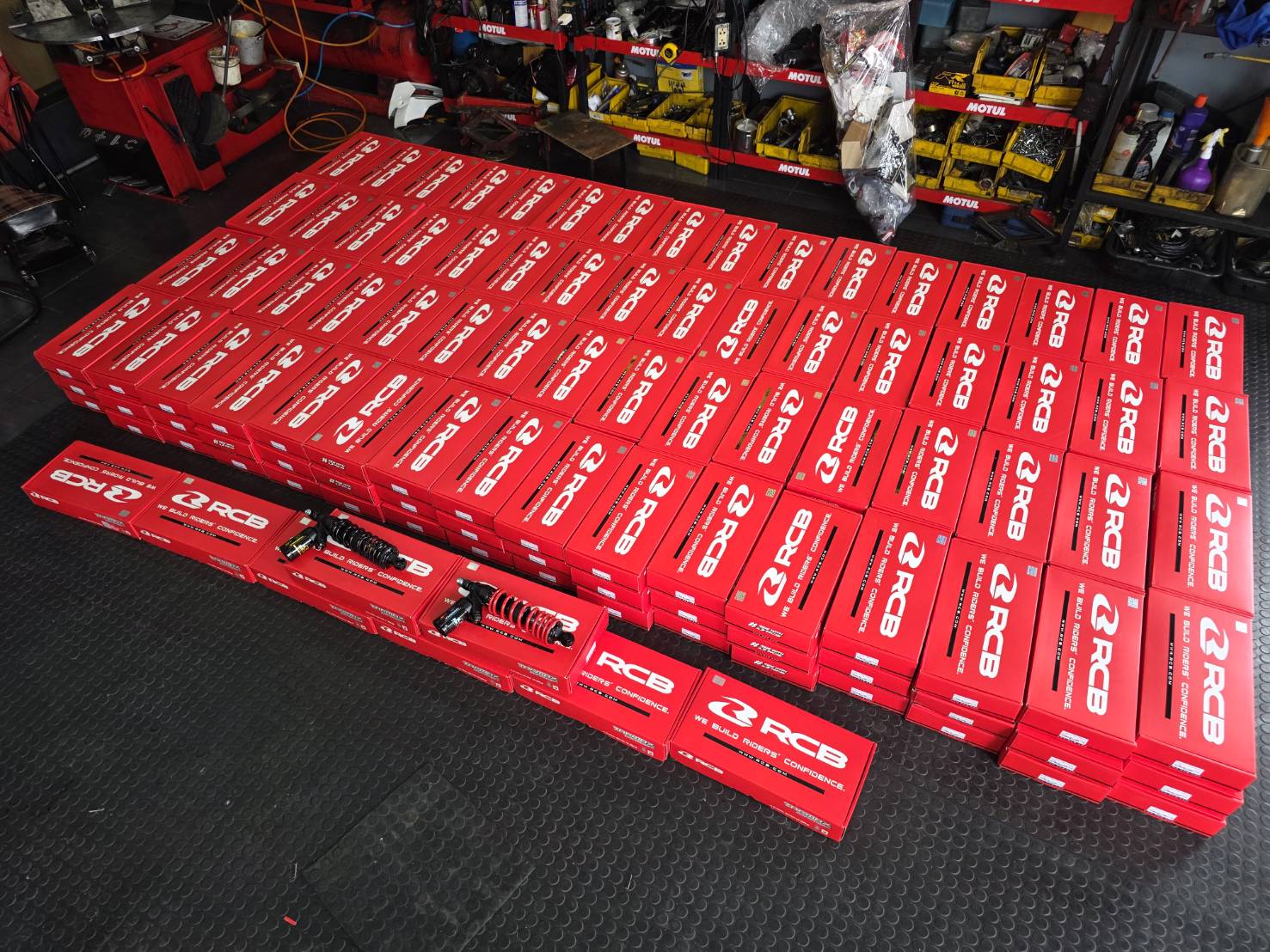 โช๊ค𝐑𝐂𝐁 𝐓𝐀𝐑𝐌𝐀𝐗 𝐍𝐄𝐖!GIORNO+ (อยากให้รถของคุณขับขี่นุ่มนวล ยึดเกาะถนนดีเยี่ยม ห้ามพลาด!) จากแบรนด์ 𝐑𝐂𝐁 ที่พร้อมที่จะดูแลคุณ ✅มาพร้