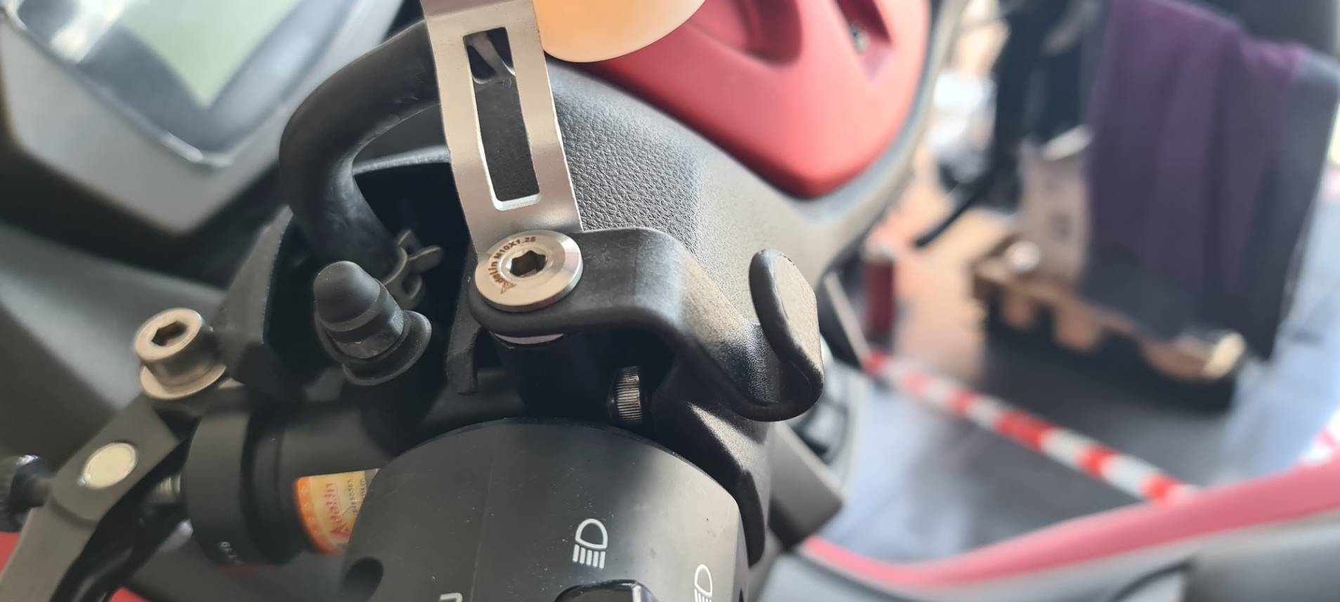 ตะข้อเกียวของ รูกระจก สีดำ ราคา35