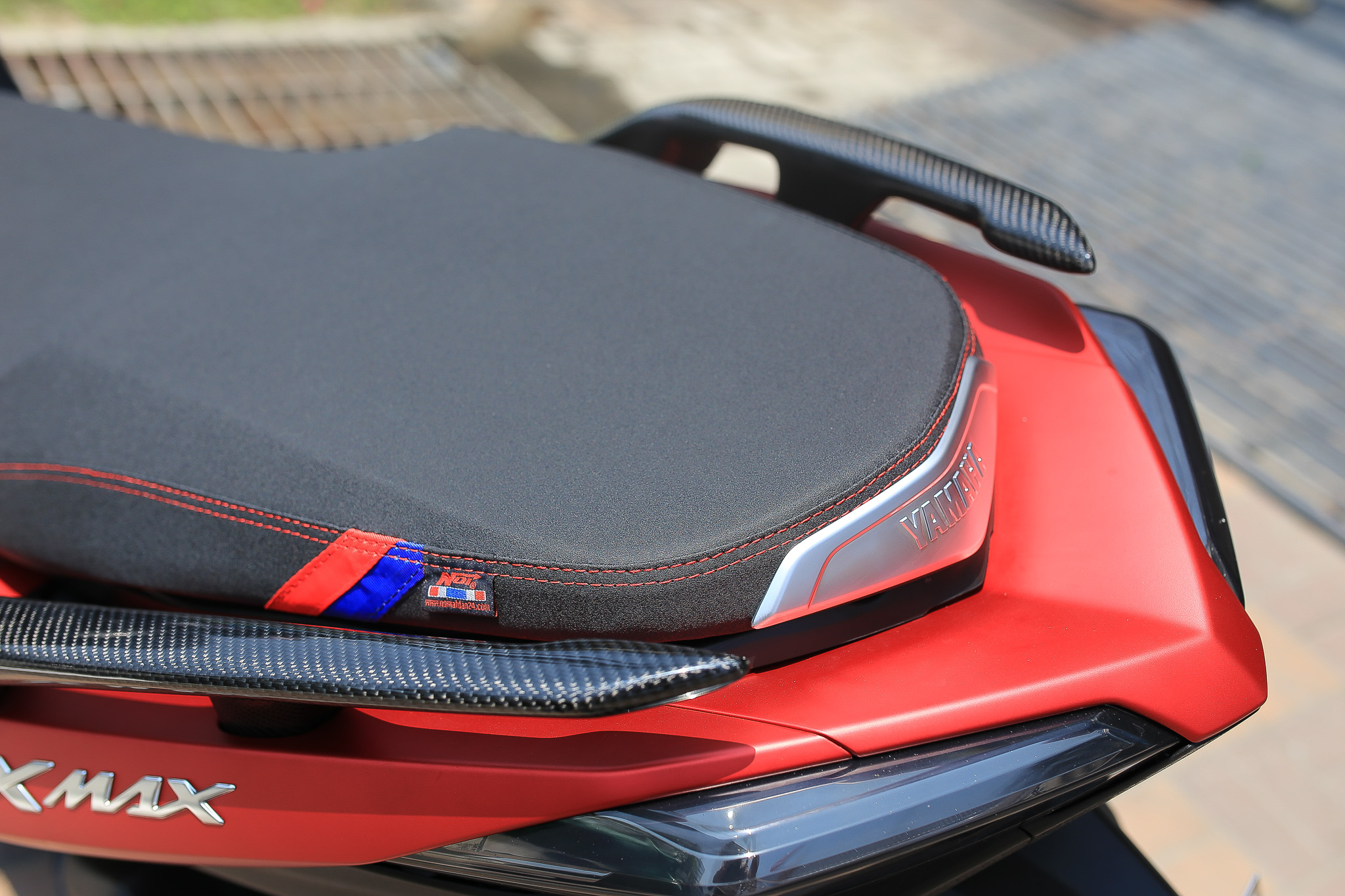 เบาะแต่ง Xmax 300 ทรงปาดบาง (โครงเทียม) by Noi Watdan