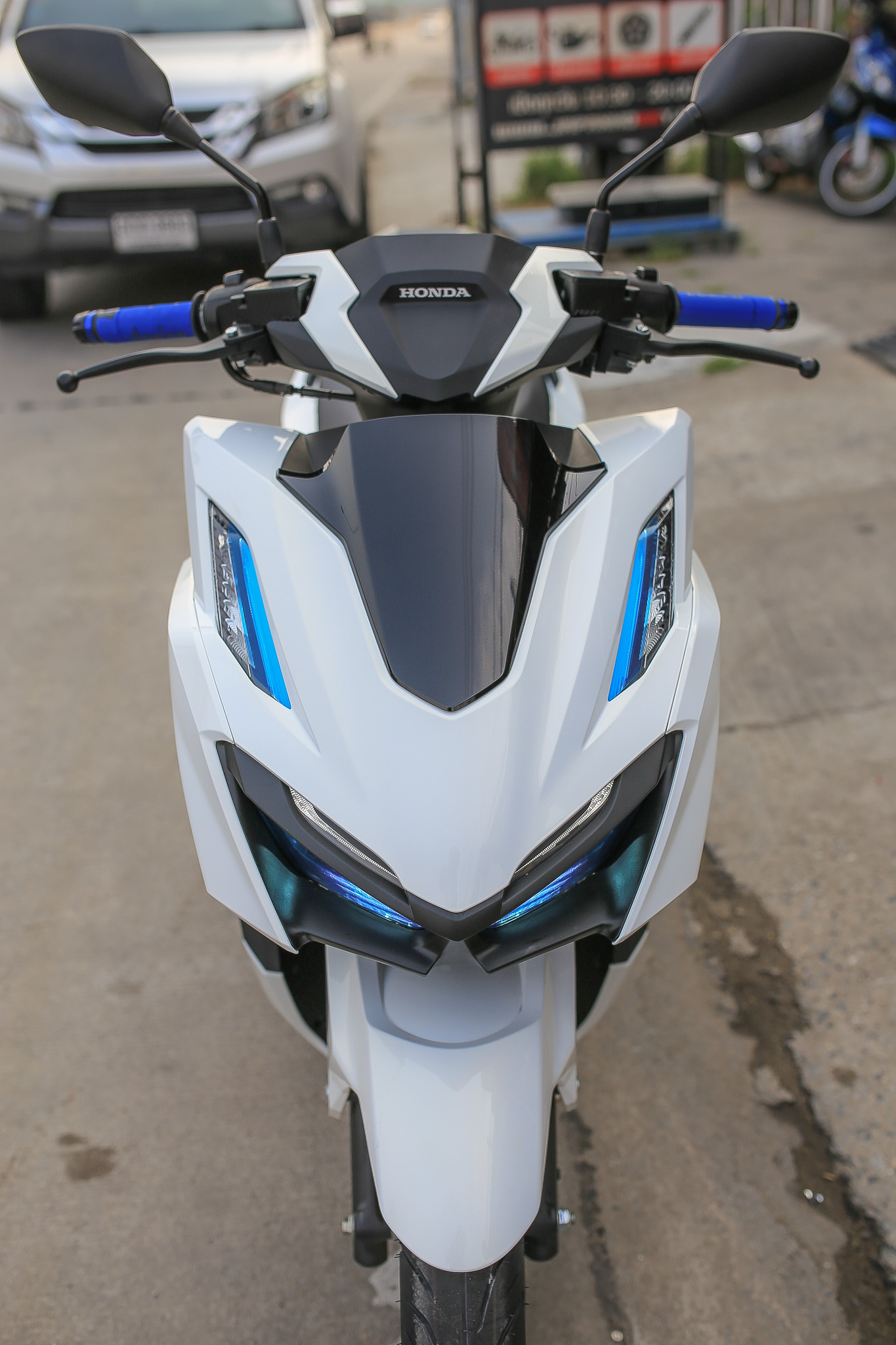 ฟิล์มไฟหรี่ click 160 มีสีชา น้ำเงิน แดง เหลือง ราคา80