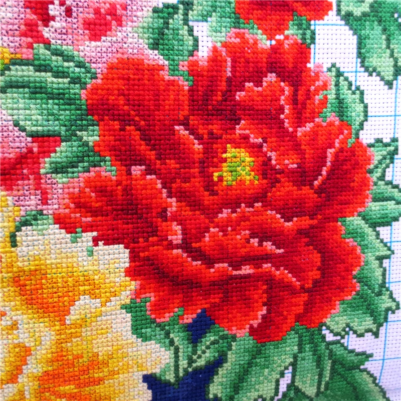 botan-1131 *พร้อมส่ง* ชุดปักครอสติช ลายดอกโบตั๋นในแจกันลายคราม (ผ้า11CT พิมพ์ลาย ปัก 3 เส้นเล็ก) ขนาด ขนาด 60*75 ซม.ผ้าครอสติช 11CTพิมพ์ลายปักบนผ้า+ไหมคอตตอน 37 สี+ผังลาย+เข็ม