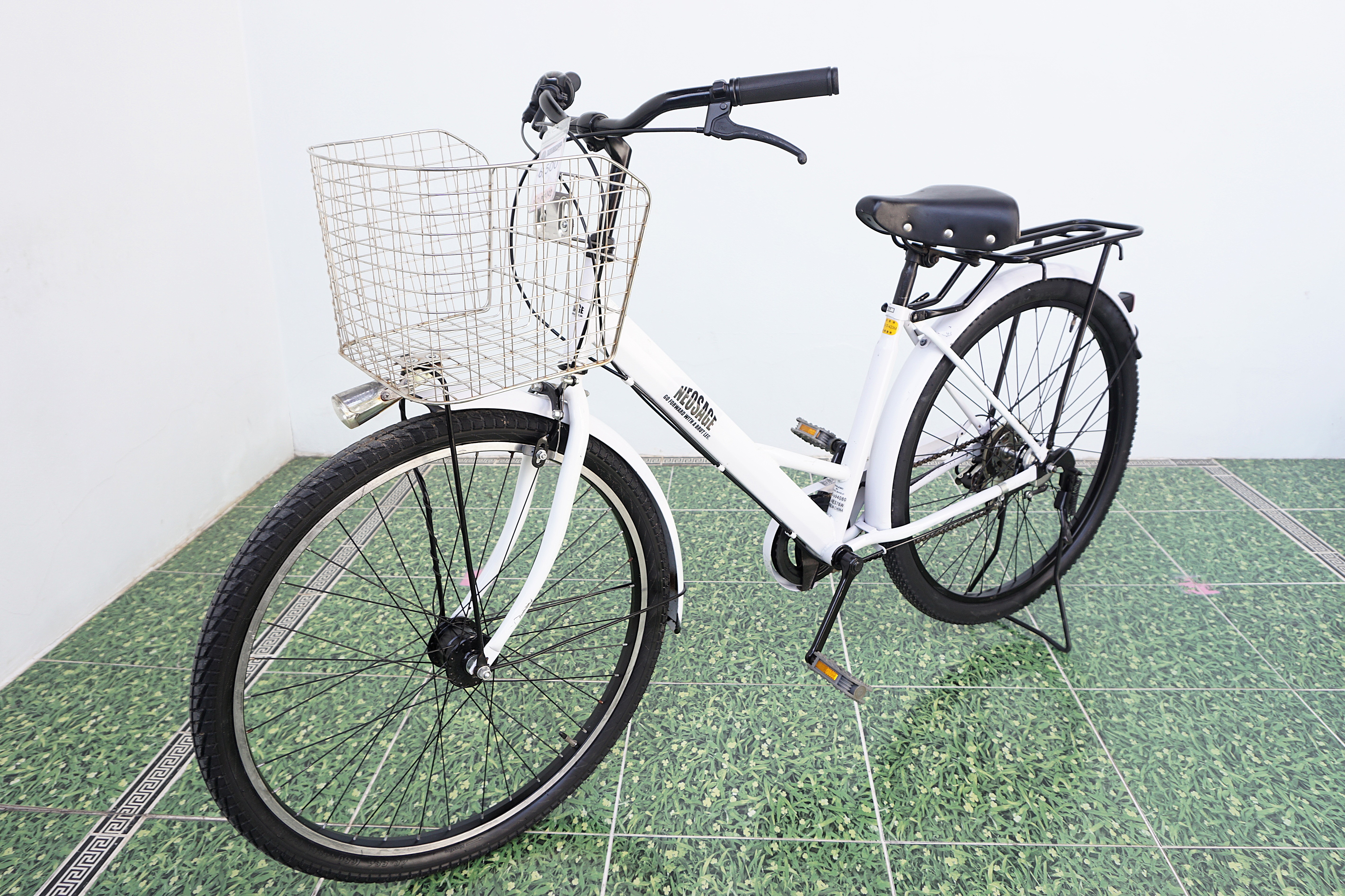 จักรยานแม่บ้านล้อโต ญี่ปุ่น - ล้อ 27.5x1.95 - เกียร์ 6 สปีด - ไฟหน้าอัตโนมัติ - Neosage - สีขาว [จักรยานมือสอง]