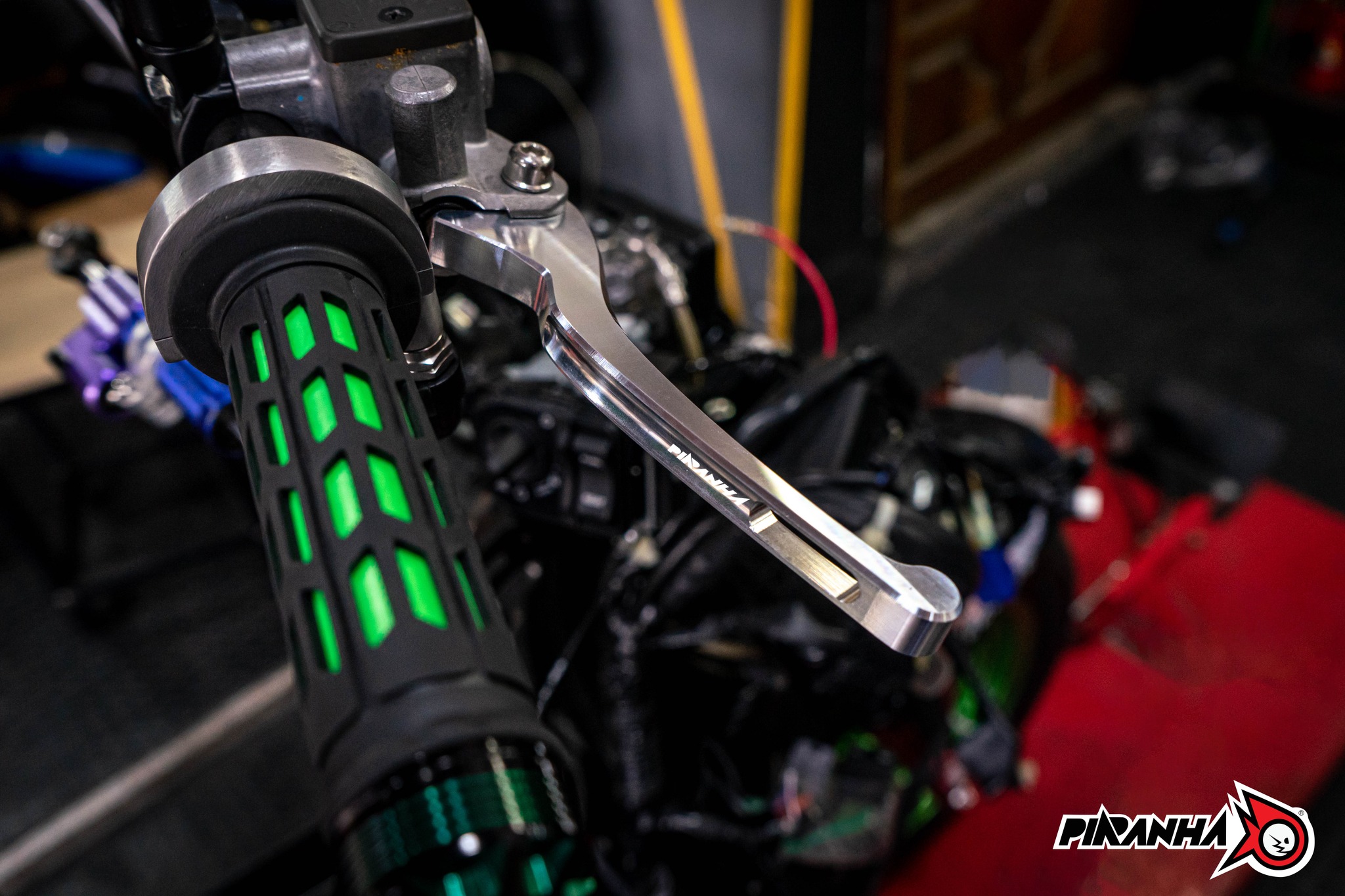 มือเบรค CNC PIRANHA LEVERS Giorno+ ABS Special Edition (สเปเชียล อิดิชั่น) ราคา 1,080 บาท มี 7 สี✨ แดง, ทอง, น้ำเงิน, ดำ, เขียว, ม่วง, เงิน