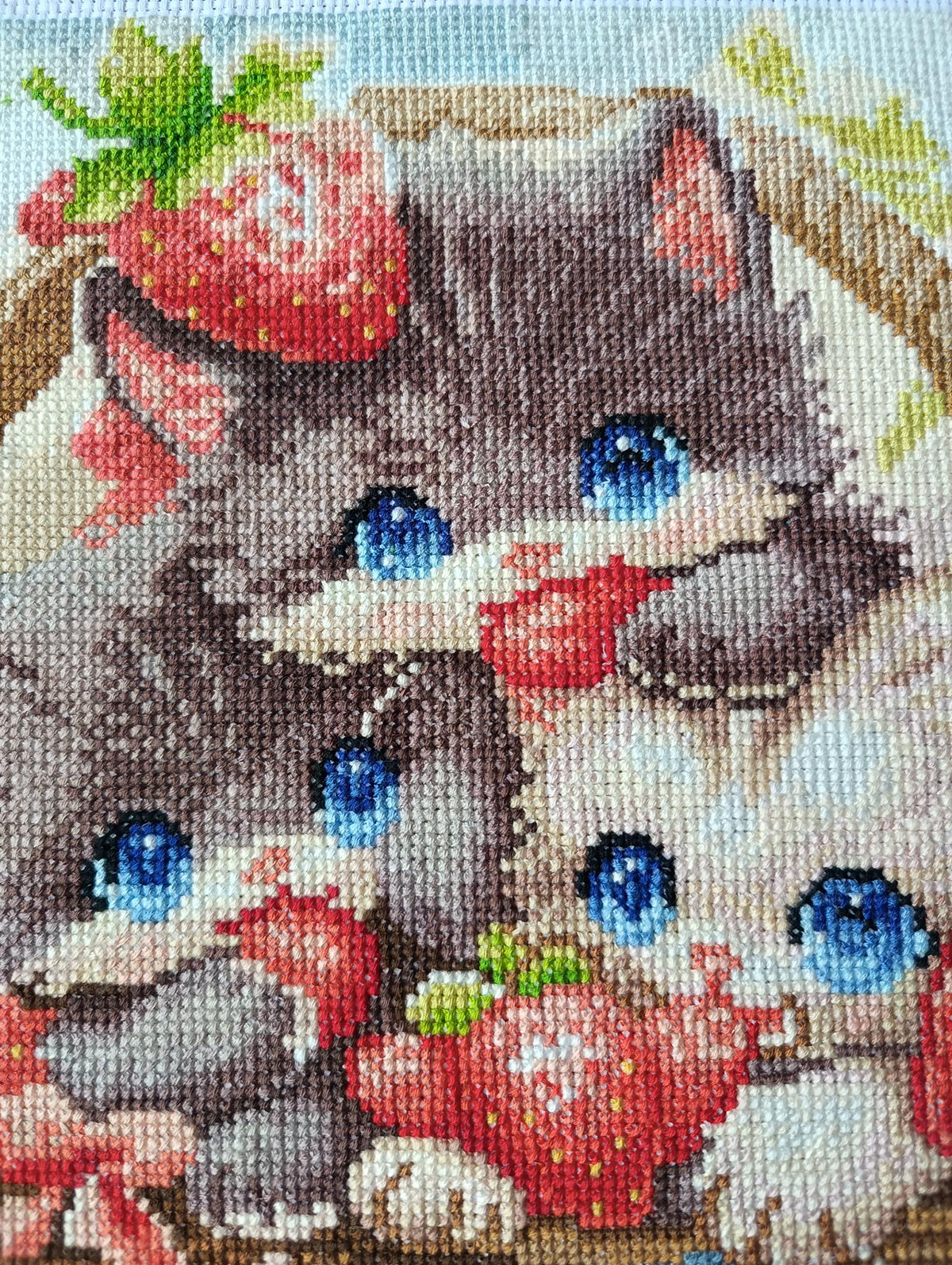 cat-1031 *สินค้าหมด* ชุดปักครอสติช ลายแมวน้อยในตะกร้าสตรอเบอรี่ (ปักเต็มผืนผ้า ไม่มีเดินเส้น ผ้า11CT พิมพ์ลาย ปัก 3 เส้นเล็ก) ขนาด 41*50 ซม.ผ้าครอสติช 11CTพิมพ์ลายปักบนผ้า ไหมคอตตอน 40 สี ผังลาย เข็ม