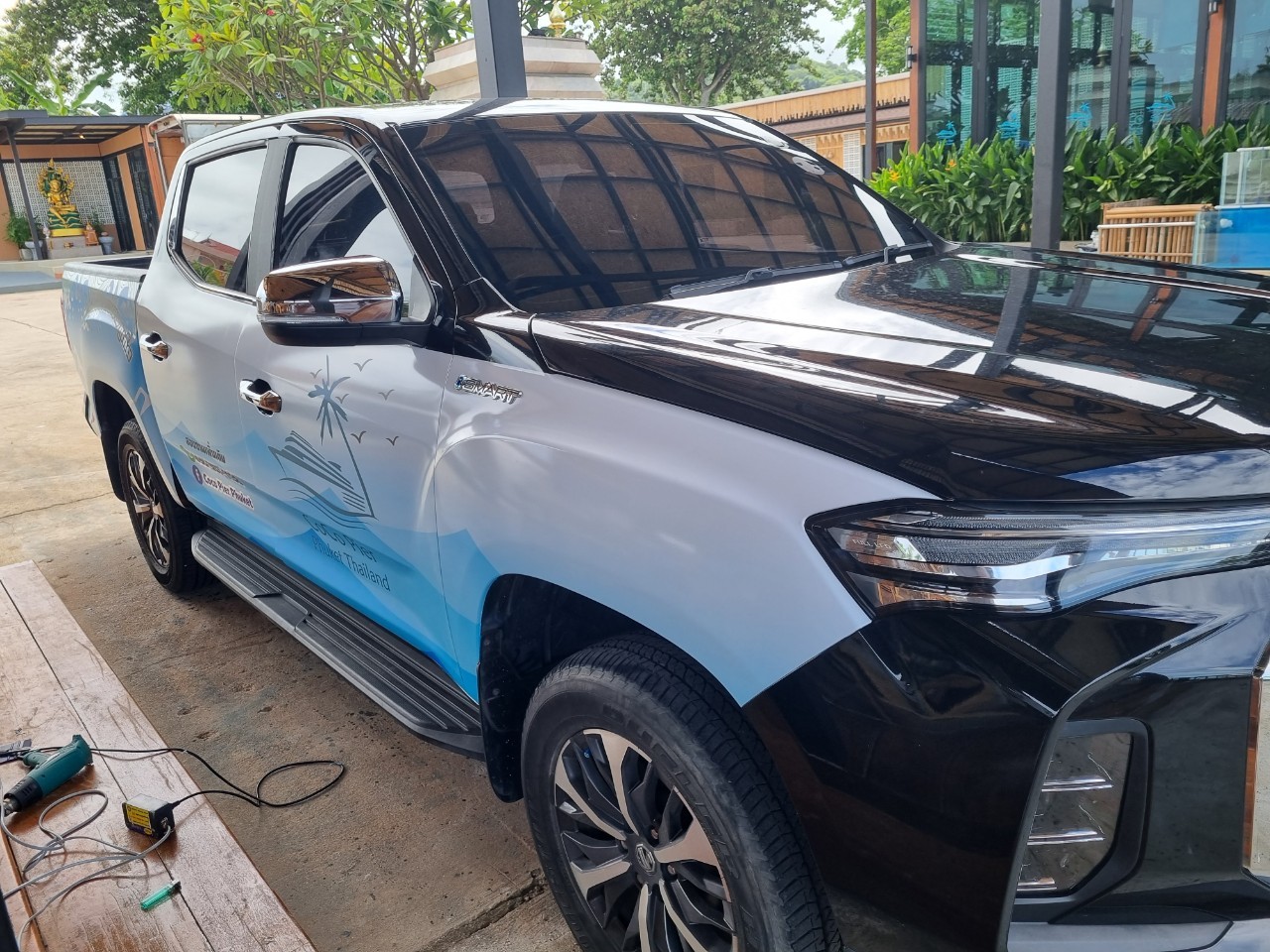 สติ๊กเกอร์พิมพ์UV ติดรถยนต์ CoCo Pier