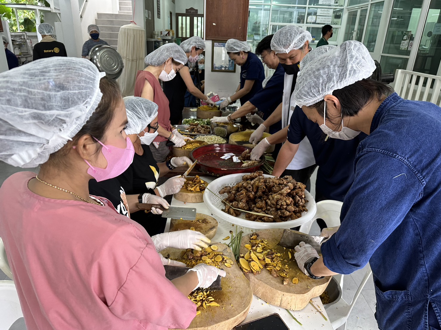 ลูกประคบสมุนไพร ลูกประคบ สูตรหมอโบราณ พร้อมส่ง