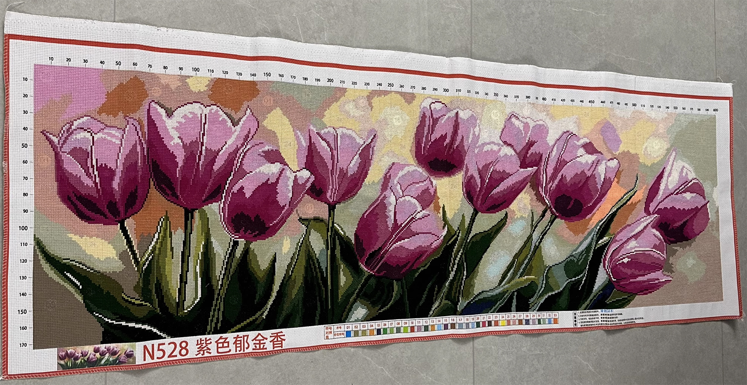 tulip-1009 *สินค้าหมด* ชุดปักครอสติช ลายสวนทิวลิปสีม่วง (ปักเต็มผืนผ้า ไม่มีเดินเส้น ผ้า11CTพิมพ์ลาย ปัก 3 เส้นเล็ก) ขนาด 135*45 ซม.ผ้าครอสติช 11CTพิมพ์ลายปักบนผ้า+ไหมคอตตอน 50 สี+ผังลาย+เข็ม