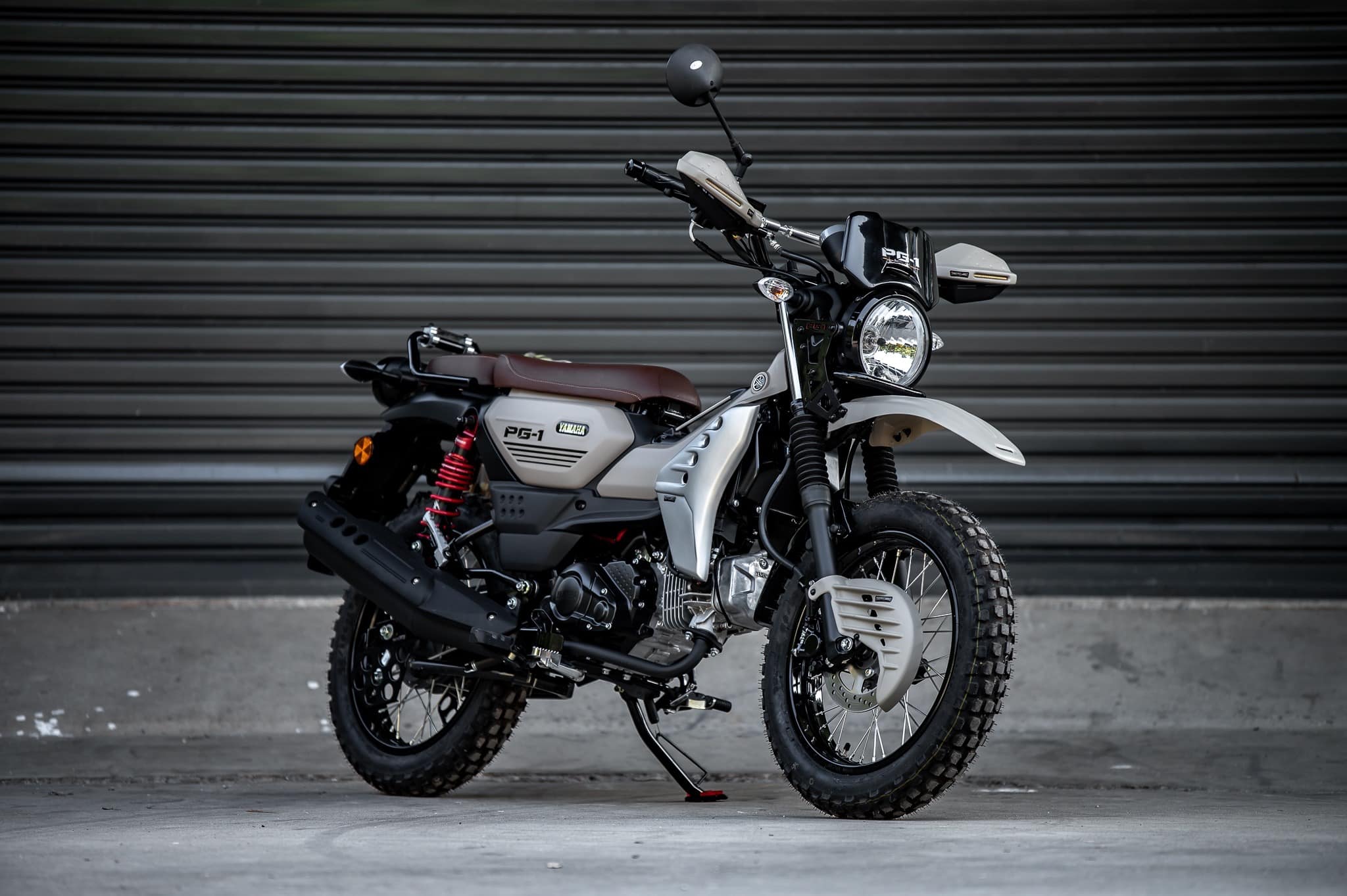 PG-1 1.) ครอบไฟหน้า Headlight cover. 1,590฿ 2.) ครอบไฟเบรค Rear brake light cover. 1,290฿ 3.) ชิวหน้า V1 Headbrand Windshield V1 1,590฿ 4.) กาบ อกบังหัวฉีด Side fairing cover. 1990฿ 5.) กันลาย V1 Mid frame protector. 1990฿ 6.) ชุดบังโคลนหน้าScrambler Full