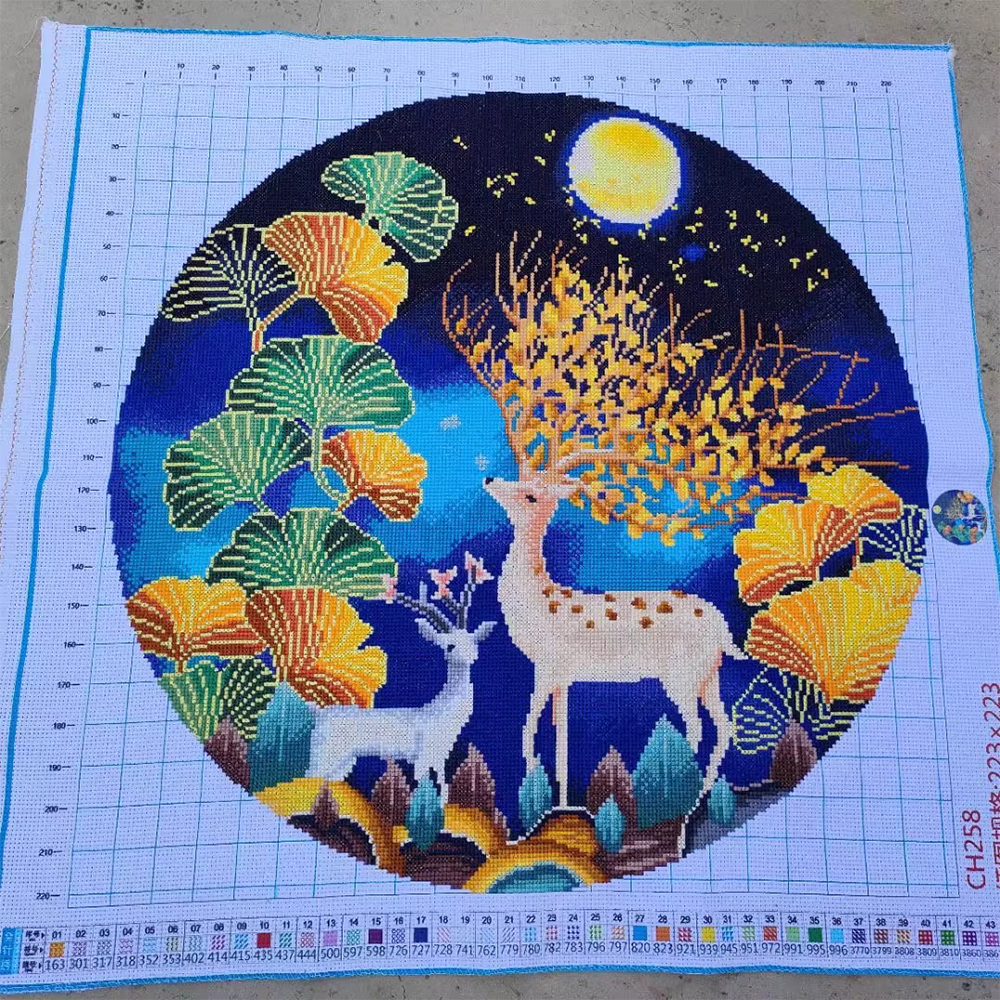 deer-1105 *สินค้าหมด* ชุดปักครอสติช ลายกวางทองใต้เงาจันทร์ (ปักเต็มผืน ไม่มีเดินเส้น ปักครั้งละ 3 เส้นเล็ก) ขนาด 60*60 ซม.ผ้าครอสติช 11CTพิมพ์ลายปักบนผ้า ไหมคอตตอน 39 สี ผังลาย เข็ม