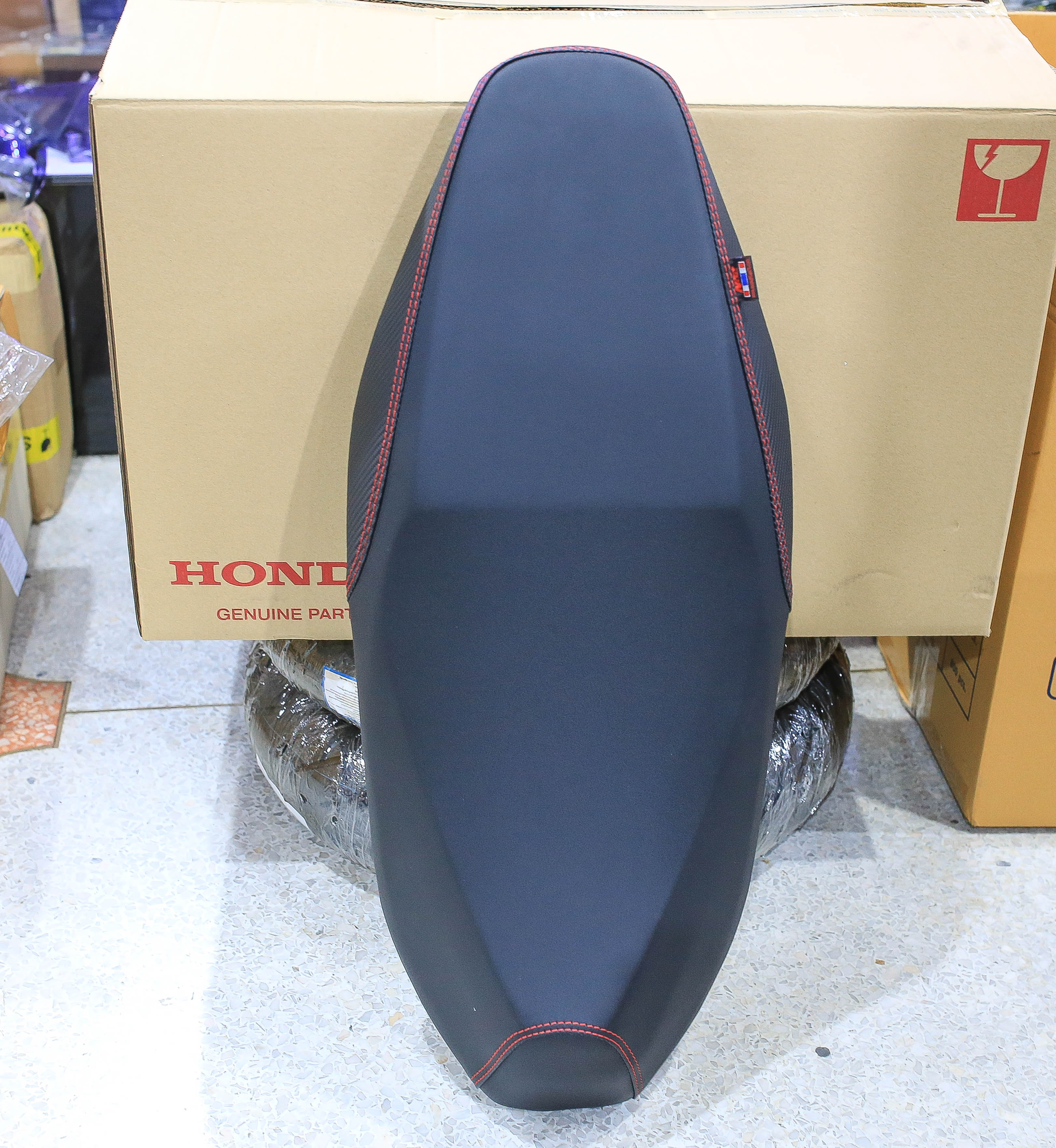 เบาะ CLICK160 ปาด2ตอนผ้าเรดเดอร์ด้ายแดง หน่อยวัดด่าน โครงเทียม