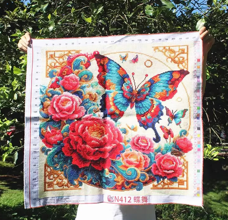 botan-1031 *พร้อมส่ง* ชุดปักครอสติช ลายผีเสื้อกับโบตั๋น (ปักเต็มผืนผ้า ไม่มีเดินเส้น ผ้า9CTพิมพ์ลาย ปัก 4 เส้นเล็ก) ขนาด 75*75 ซม.ผ้าครอสติช 9CTพิมพ์ลายปักบนผ้า ไหมคอตตอน 39 สี ผังลาย เข็ม