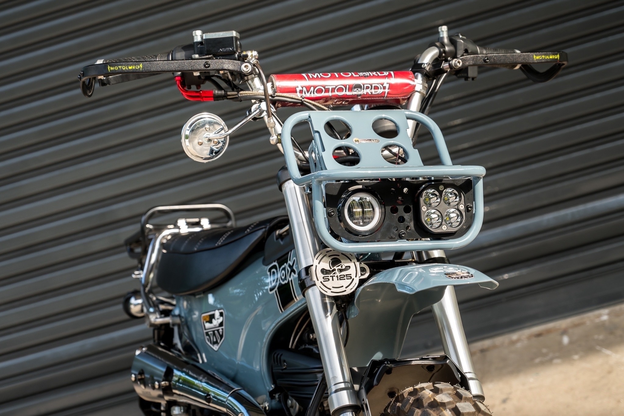ไฟหน้า Motolord Front head light Kustom Dax125 ราคา6100฿ สีเทา แดง ดำ