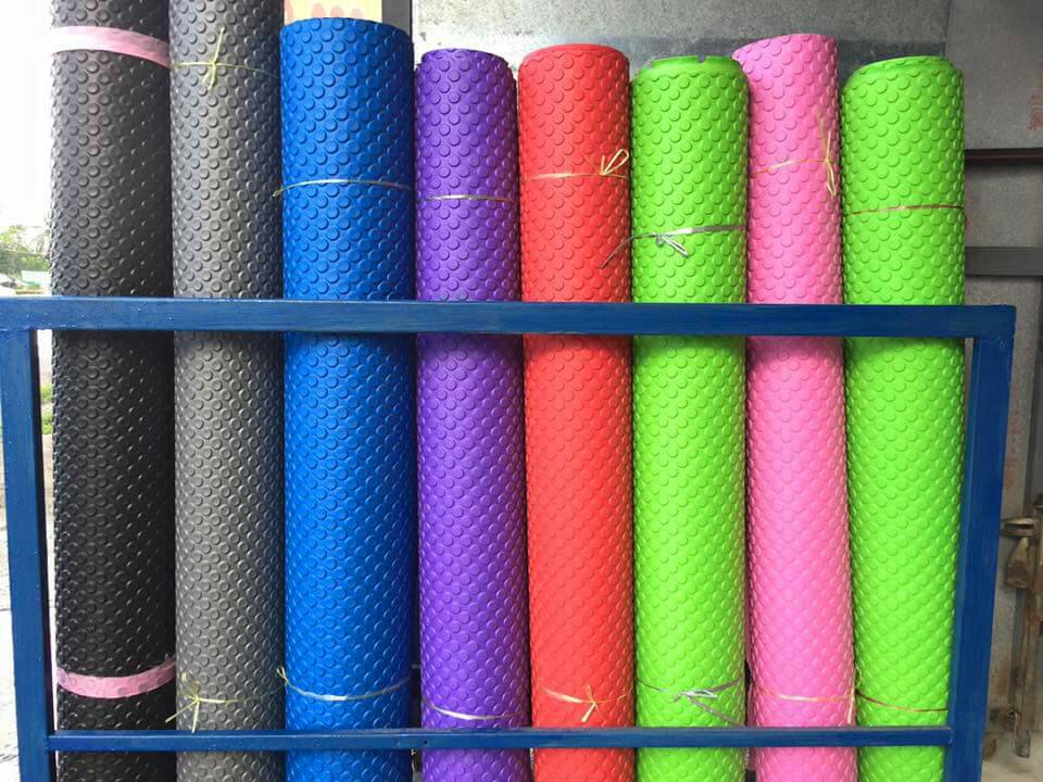 แผ่นยางสีสดต่างๆ หนา 5 mm. กว้าง 130X240 cm.