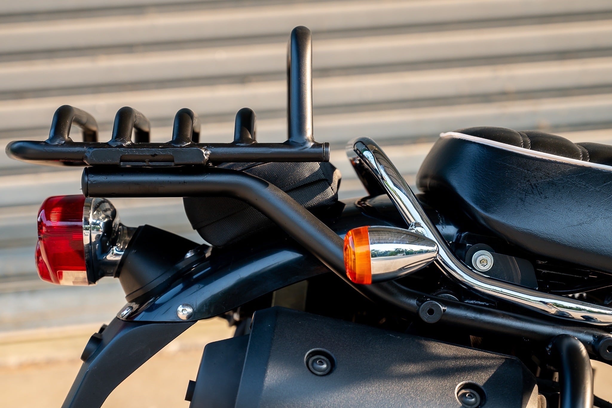 ของแต่ง Suzuki VanVan 200 MOTOZAAA VanVan200 / 125 1.ชิวหน้า V.1 2200฿ 2.ชิวหน้า V.2 2700฿ มีหน้ากาก 3.ชุดบังโคลนหน้า 2900฿ 4.แคชบาร์ 3990฿ ( มาพร้อมกันแคร้ง การ์ใต้ท้องเครื่อง ) 5. แร็คท้าย 3500฿ 6.แร็คกระเป๋าตัวใหญ่ 2100 ฿ 7.กระเป๋าข้างกันน้ำ 2690฿ 8.กั