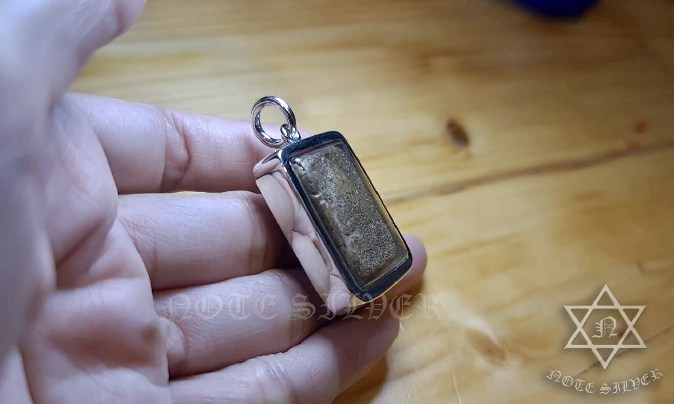 เลี่ยมพระเงินแท้ เลี่ยมจับขอบเรียบแบบเป็นสันเหลี่ยม Sterling Silver 925 NSSV2651