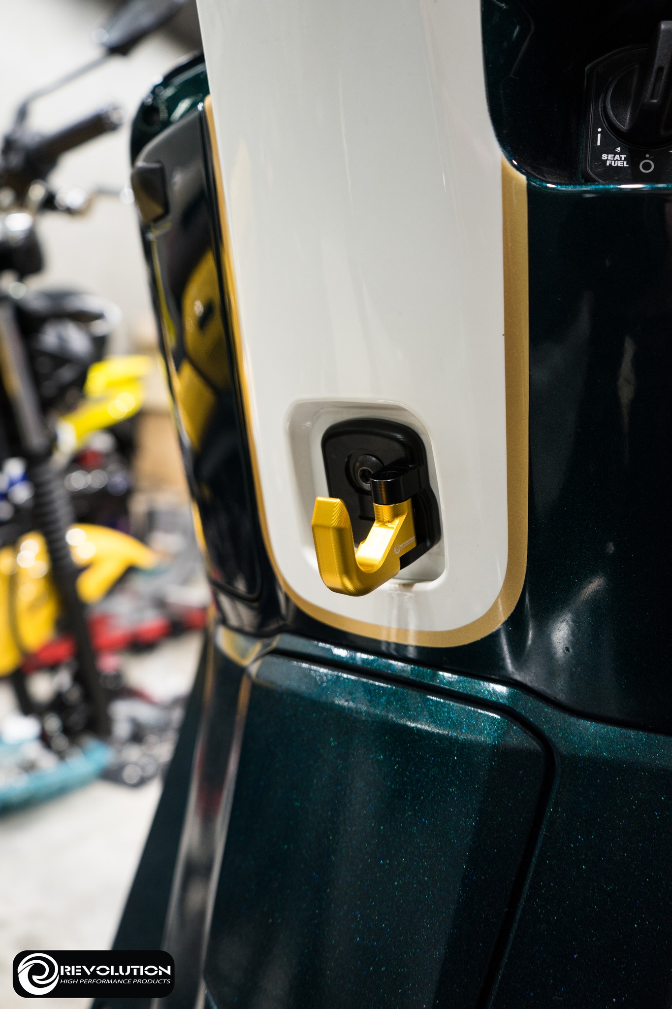 ตัวแขวนหมวก CNC REVOLUTION GIORNO+ - เงิน - แดง- ทอง - ดำ - เขียว - น้ำเงิน- ส้ม- ม่วง ราคา 560 บาท/ตัว