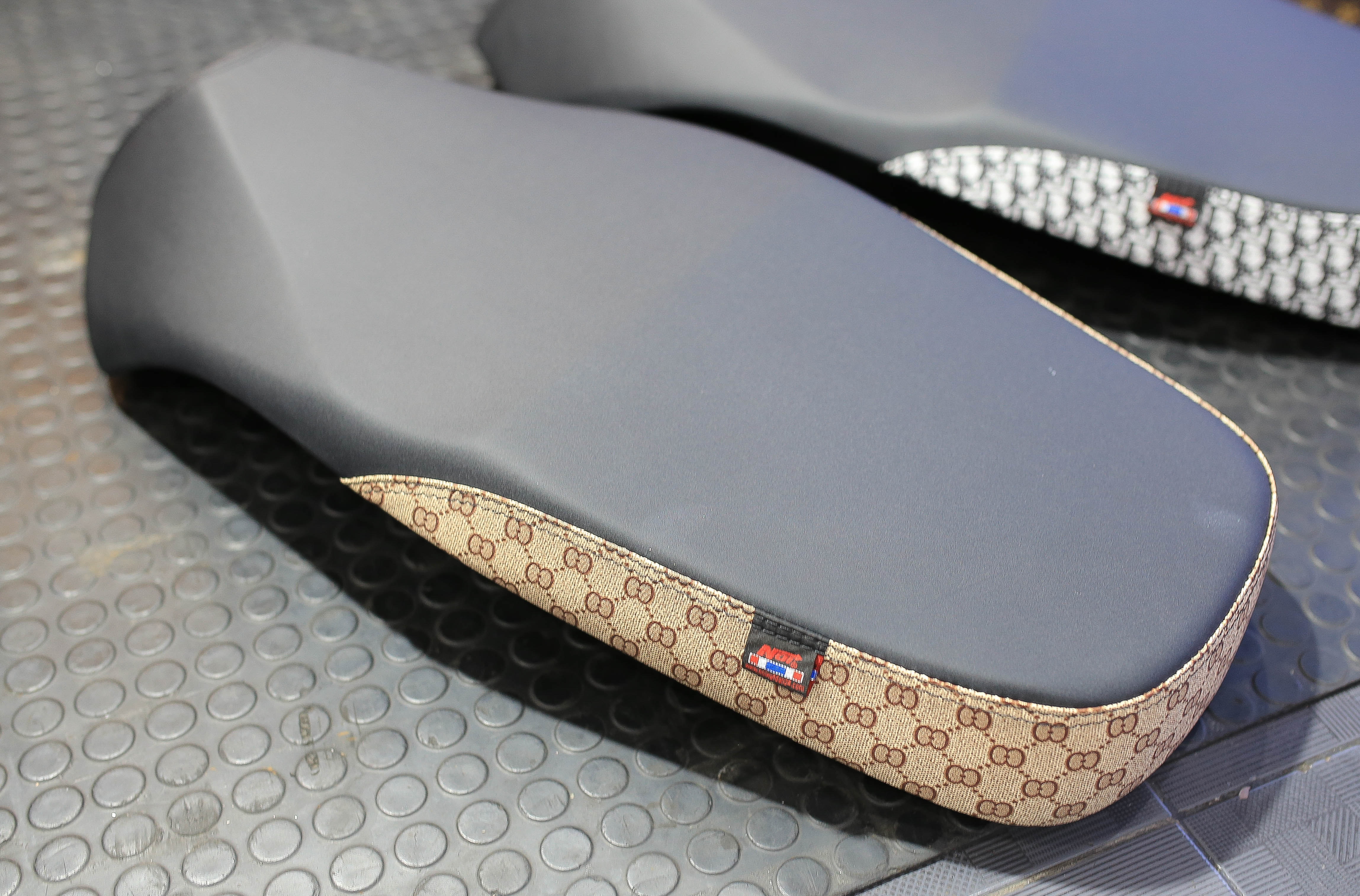 เบาะ Honda Giorno+ โครงเทียมตรงรุ่นเบาะ2ตอน หน่อยวัดด่าน มีหลายสี ราคาขายขาด1000