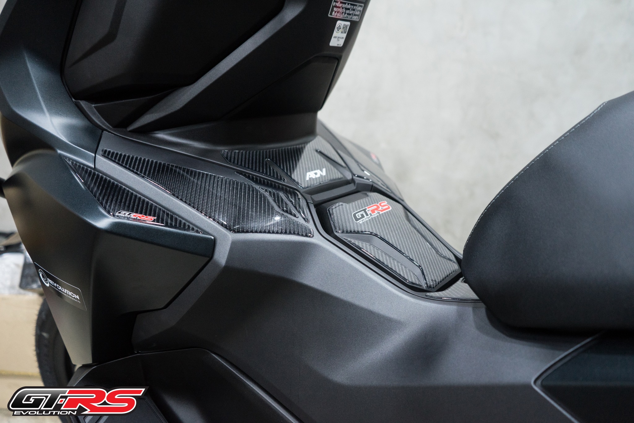 สติ๊กเกอร์กันรอยคอลโซลข้างถังน้ำมัน (ชุดใหญ่) GTRS ADV-160