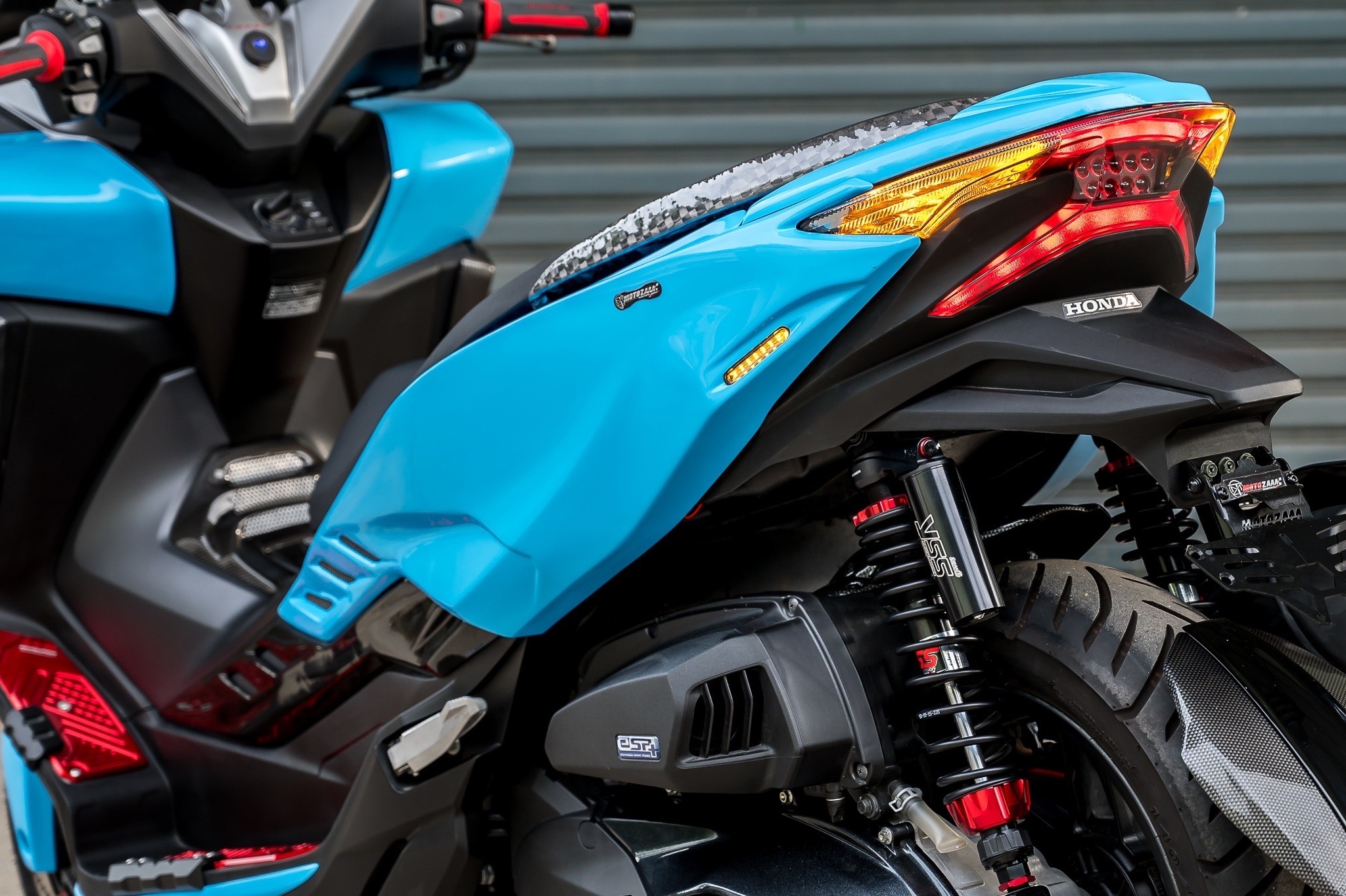 ครอบท้ายแฟริ่ง MOTOZAAA FORZA 350 ลายฟิมล์ 3900฿ / สีตามตัวรถ 3300฿