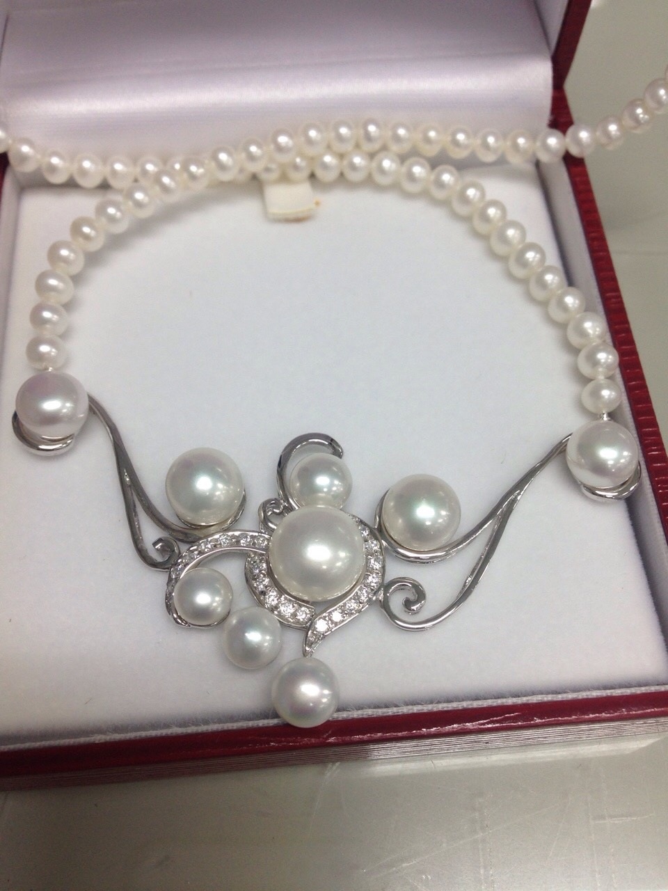 สร้อยคอไข่มุกแท้ร้อยกับจี้ ดีไซเก๋