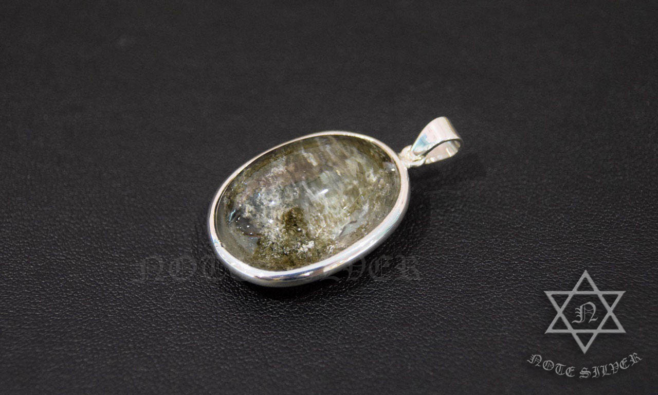 จี้หินโป่งข่ามเนื้อใส แก้วปวก เลี่ยมจับขอบเงินแท้ Sterling Silver 925 NSPD1947