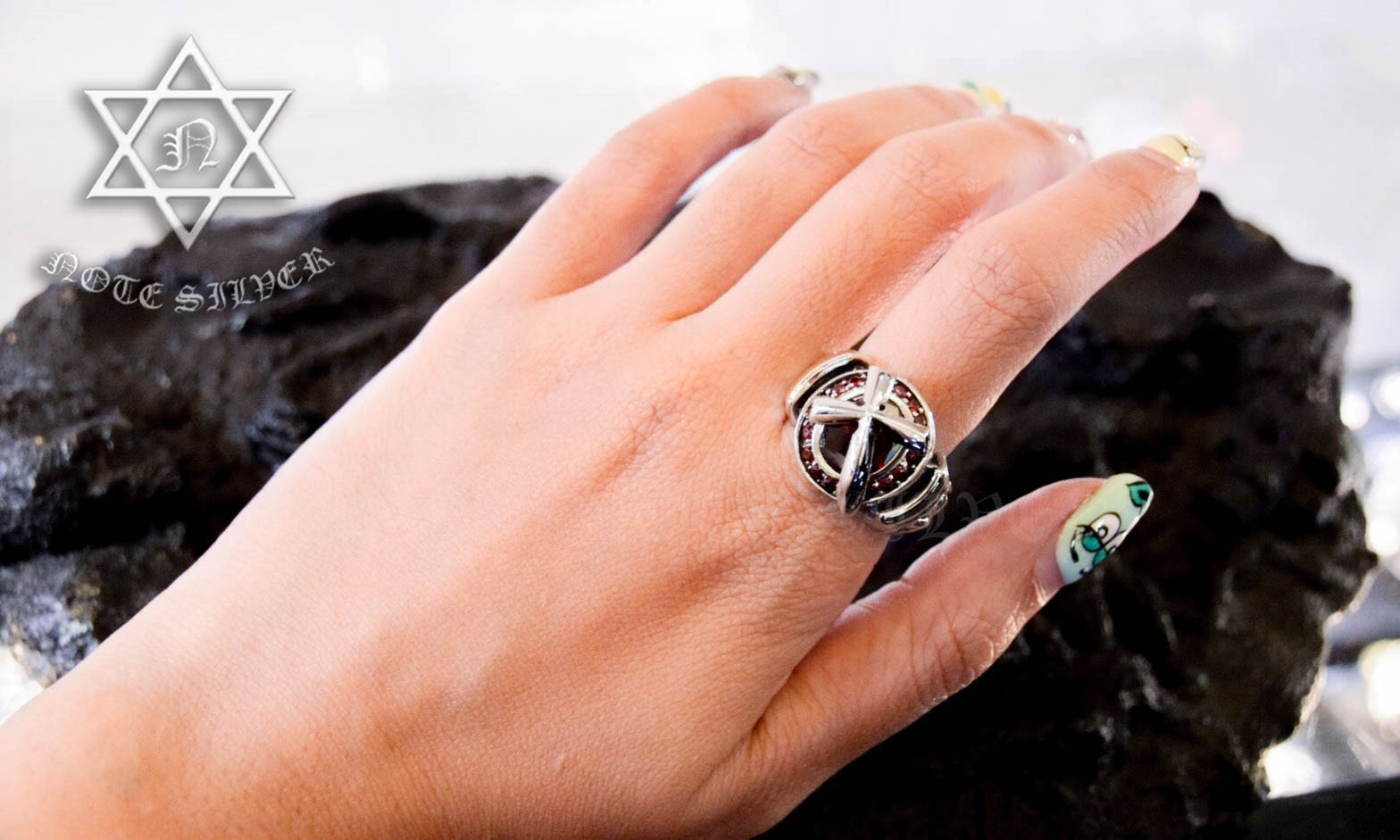 แหวนเงินแท้ กอธิกฝังพลอยคัดไซส์ สีแดง Ring 925 NSRG1414