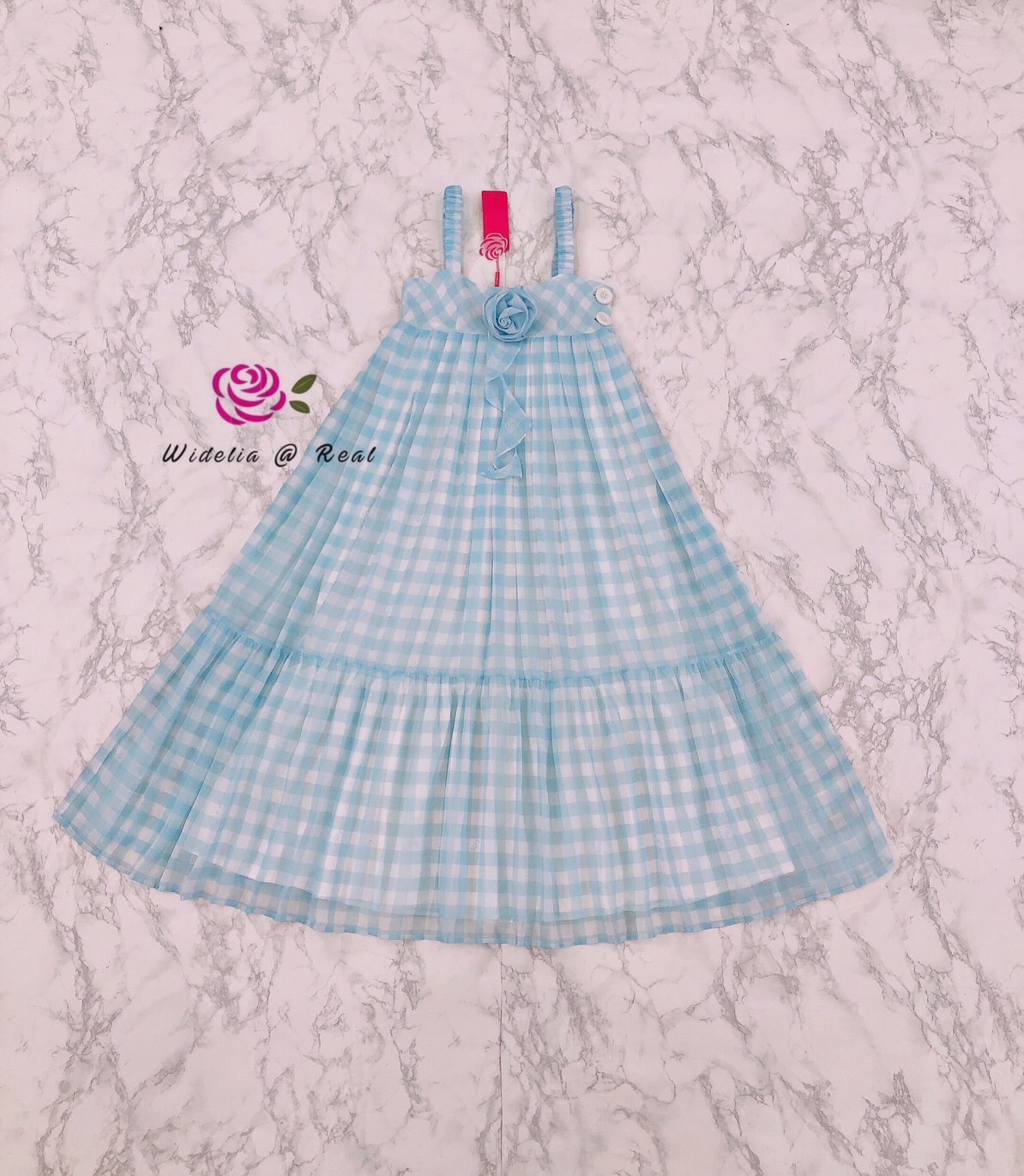 Landmee Maxi dress แม็กซี่เดรสสายเดี่ยวตัวยาว อกมีเข็มกัดดอกไม้