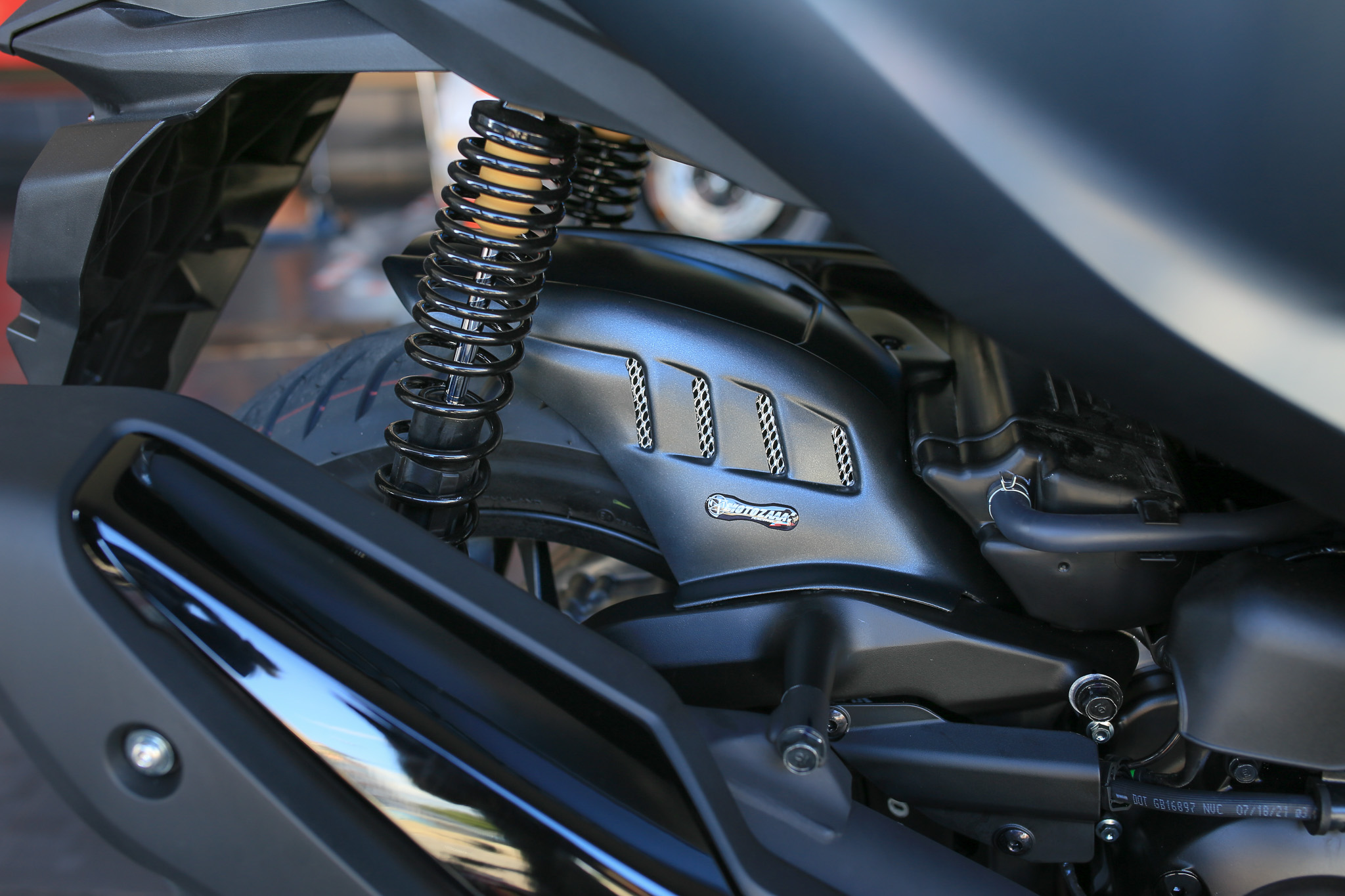 กันดีดบังโคลนในสีดำด้าน MOTOZAAA FORZA 350 ราคา990