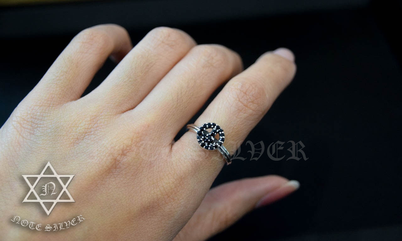 แหวนเงินแท้ สัญลักษณ์ สันติภาพ ฝังนิลแท้ Sterling Silver 925 NSRG2052