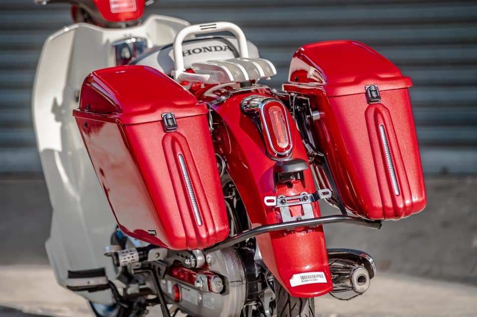 กระเป๋าซ้ายขวา AsurA HONDA C125 มีสีตามตัวรถราคา7900