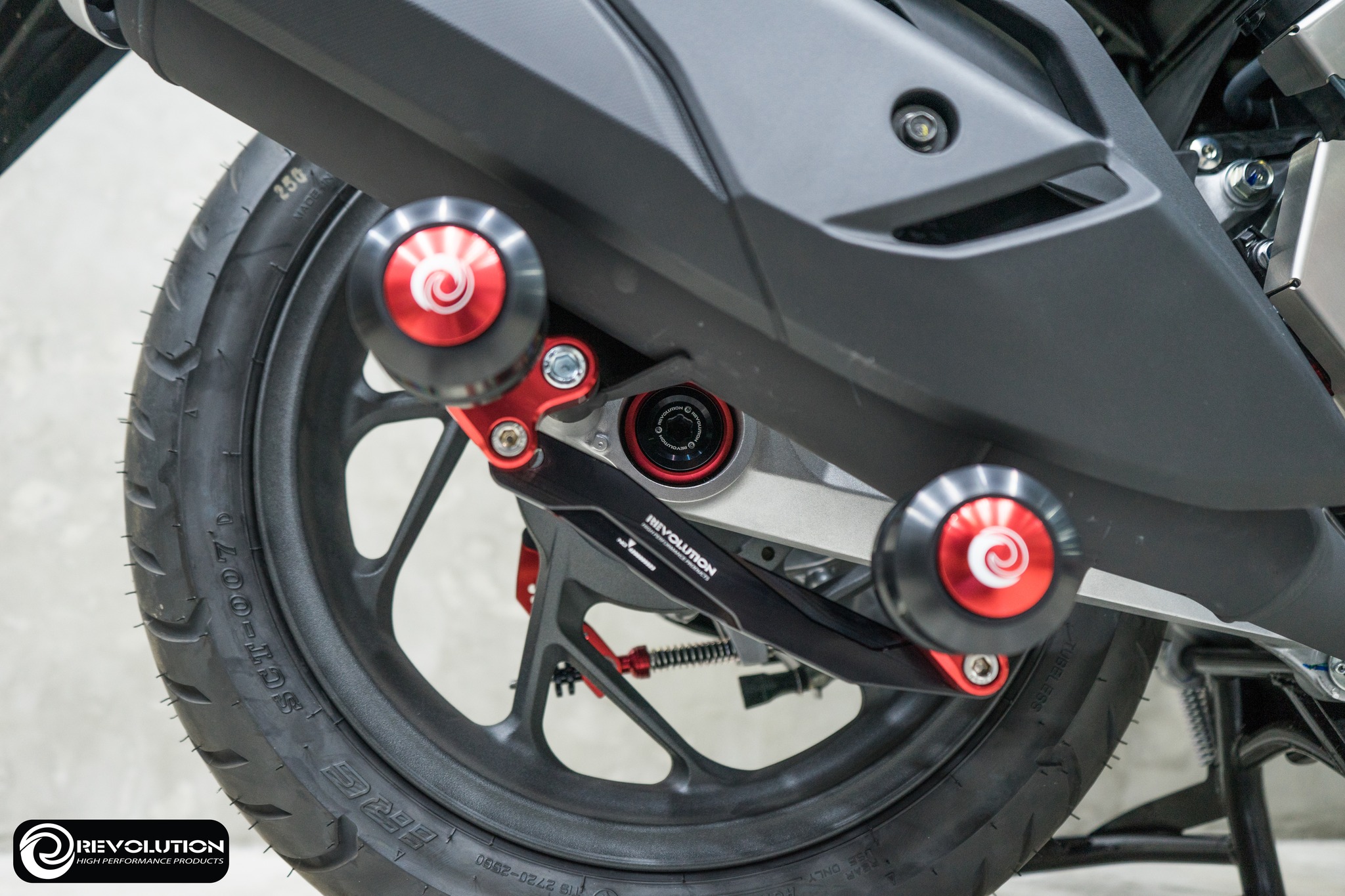 บู๊ชรองน็อตยึดล้อหลัง REVOLUTION GIORNO+/ADV-150,160/CLICK-160 (BB) - แดง - ทอง - เทา - ดำ - เขียว - น้ำเงิน - ม่วง ราคา 410 บาท/อัน